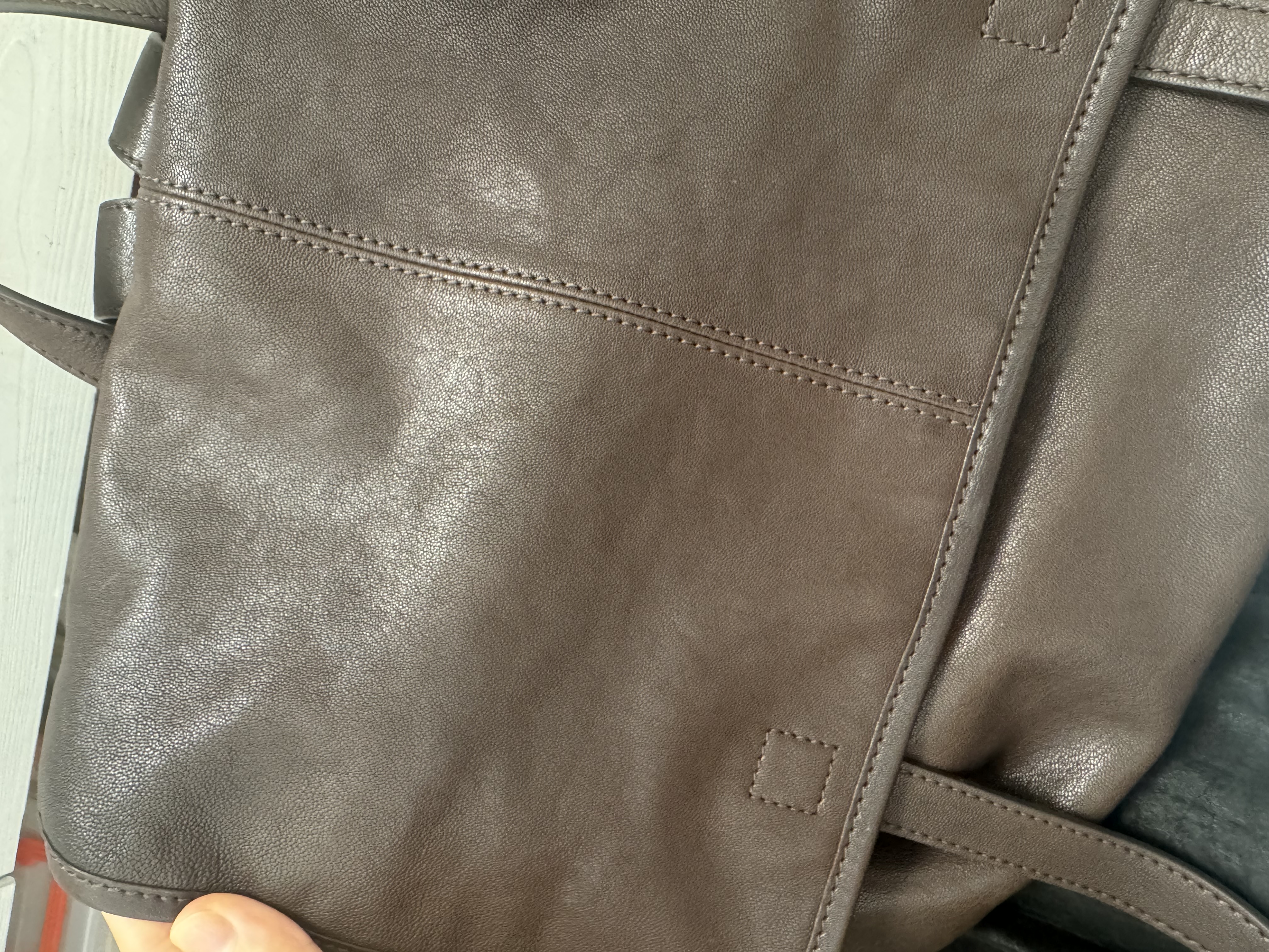 裘真【宋佳同款】植鞣羊皮信使双肩包横款大容量上班通勤休闲背包新款 大象灰-大号 实拍图