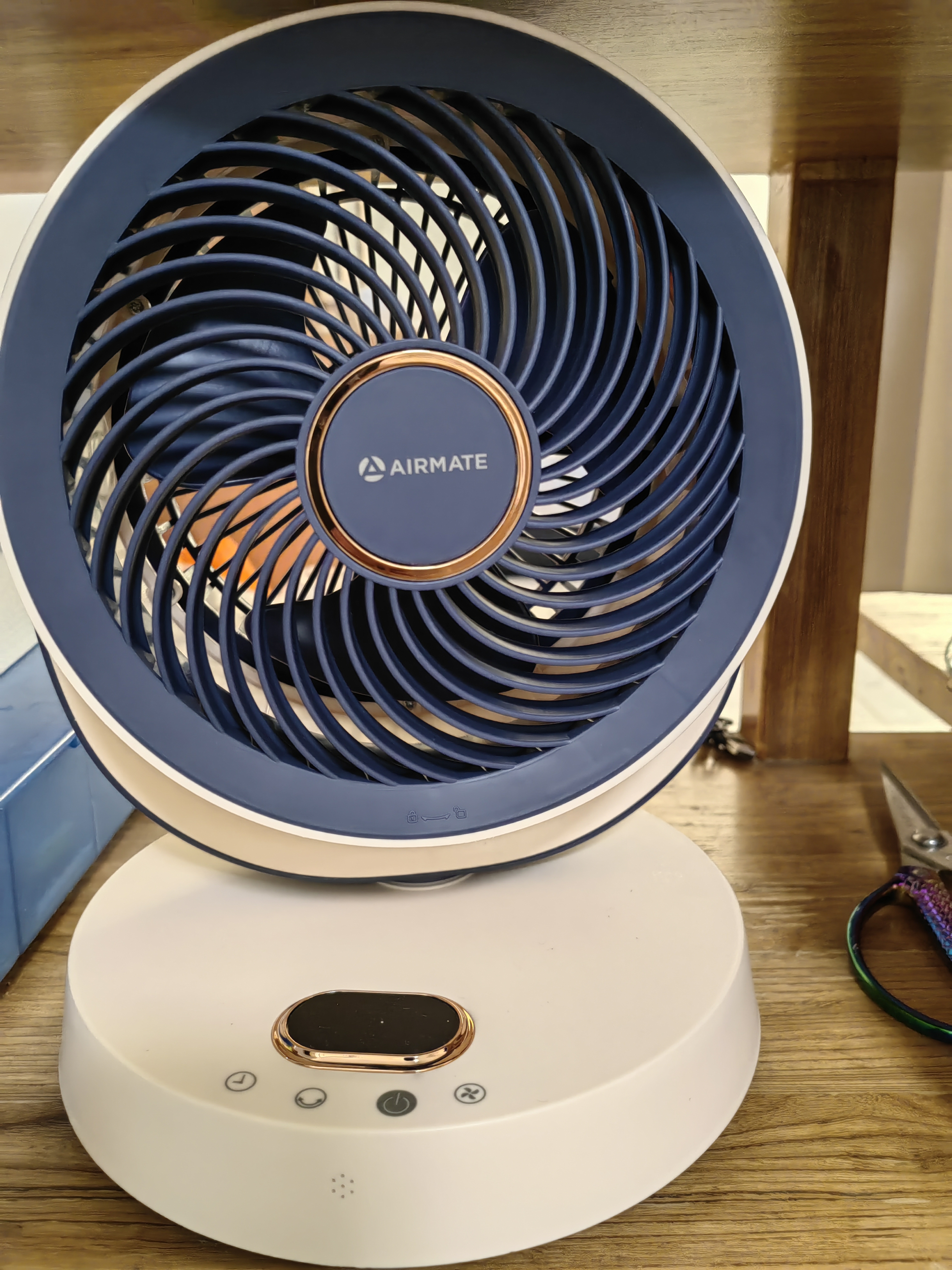 艾美特（AIRMATE） 空气循环扇家用电风扇节能迷你小风扇台式桌面扇涡轮循环对流大风量摇头轻音电风扇 【直流触屏遥控+可接充电宝】FA15-R126 实拍图