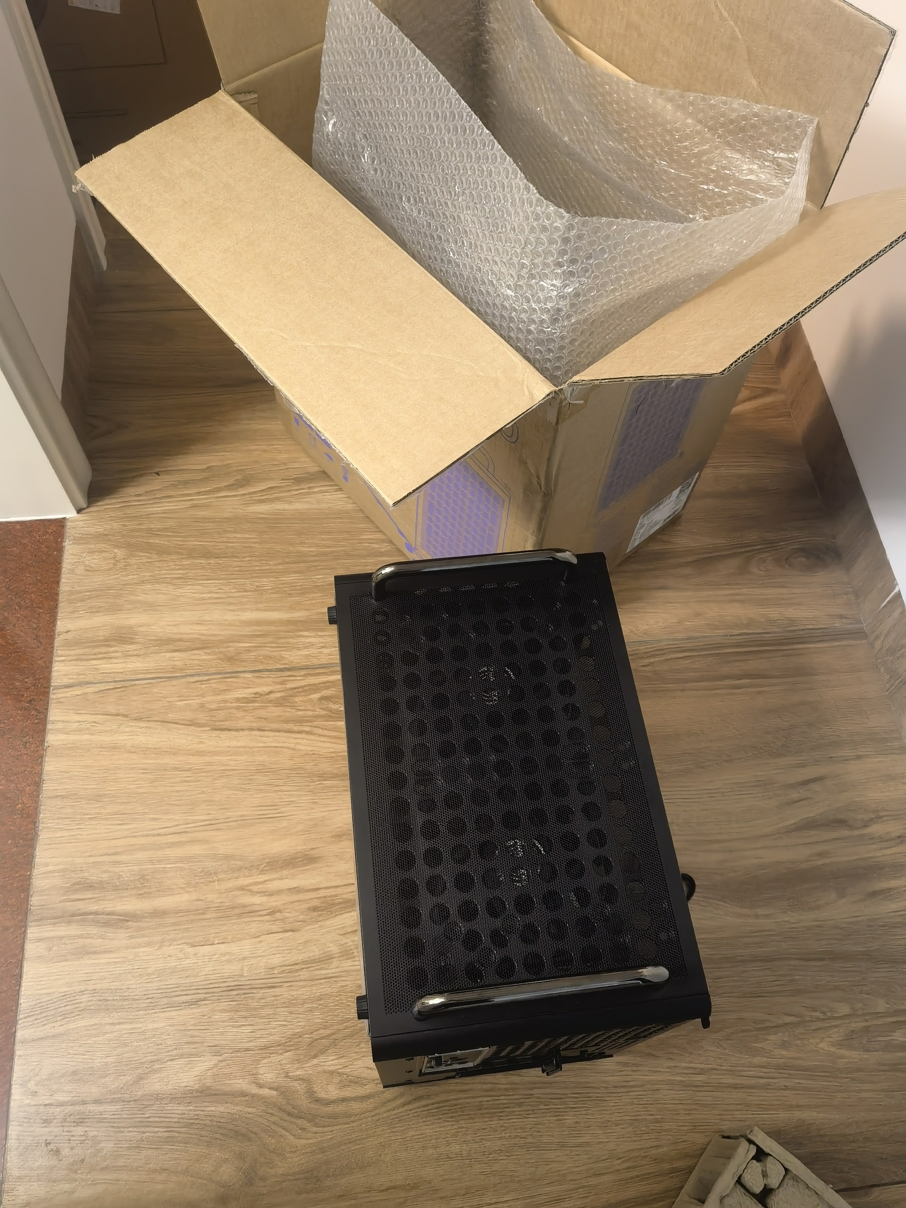 酷冷至尊（CoolerMaster）Qube酷方340 MATX电脑机箱/双向自由放置/钢玻侧板/带提手 洞洞板创意机箱/预装风扇/240水冷位 实拍图