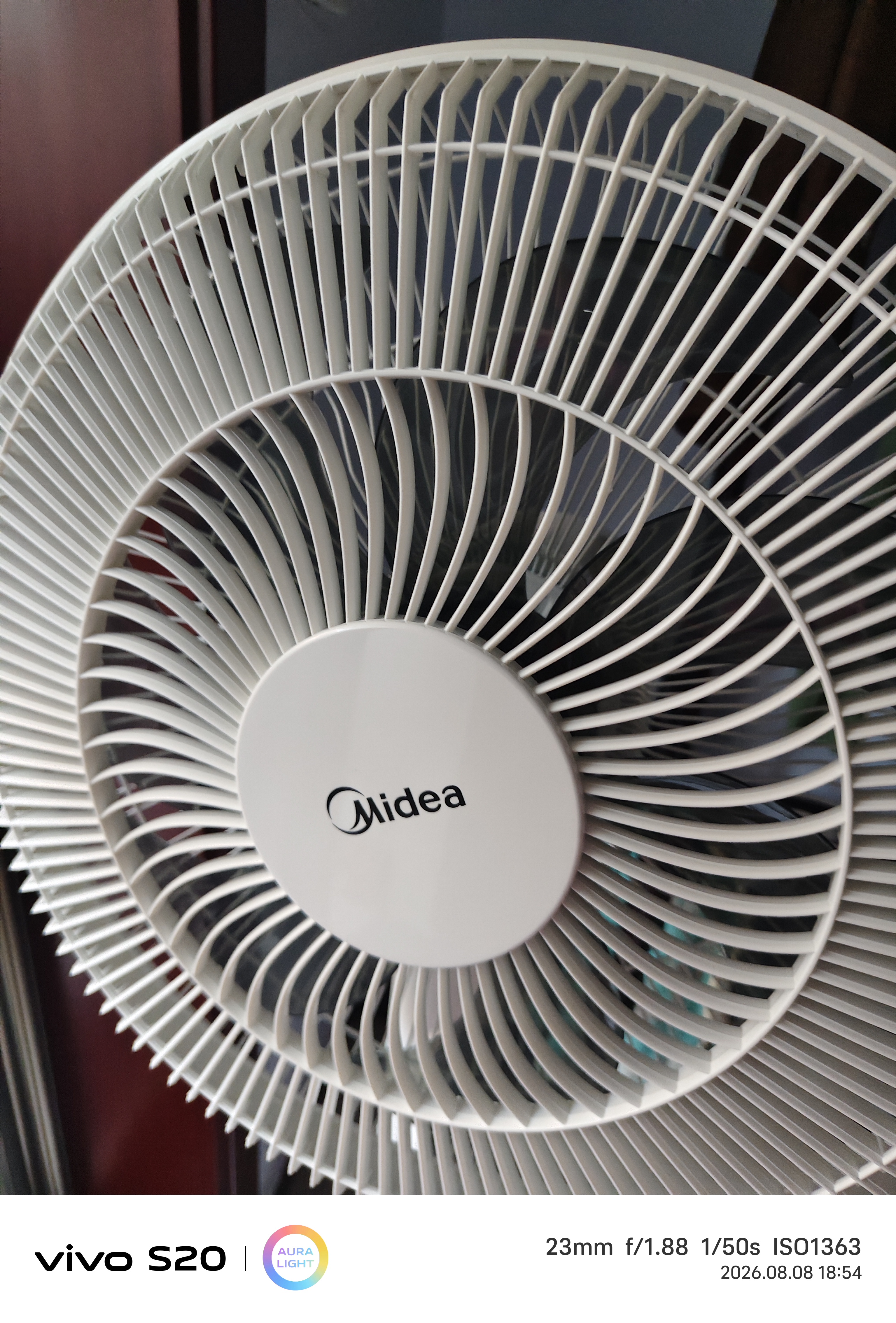 美的（Midea）电风扇落地扇家用大风量 远距离强风轻音送凉电扇 立式落地风扇家用卧室客厅办公桌面加高加大飓风 【白色遥控】7h定时 实拍图