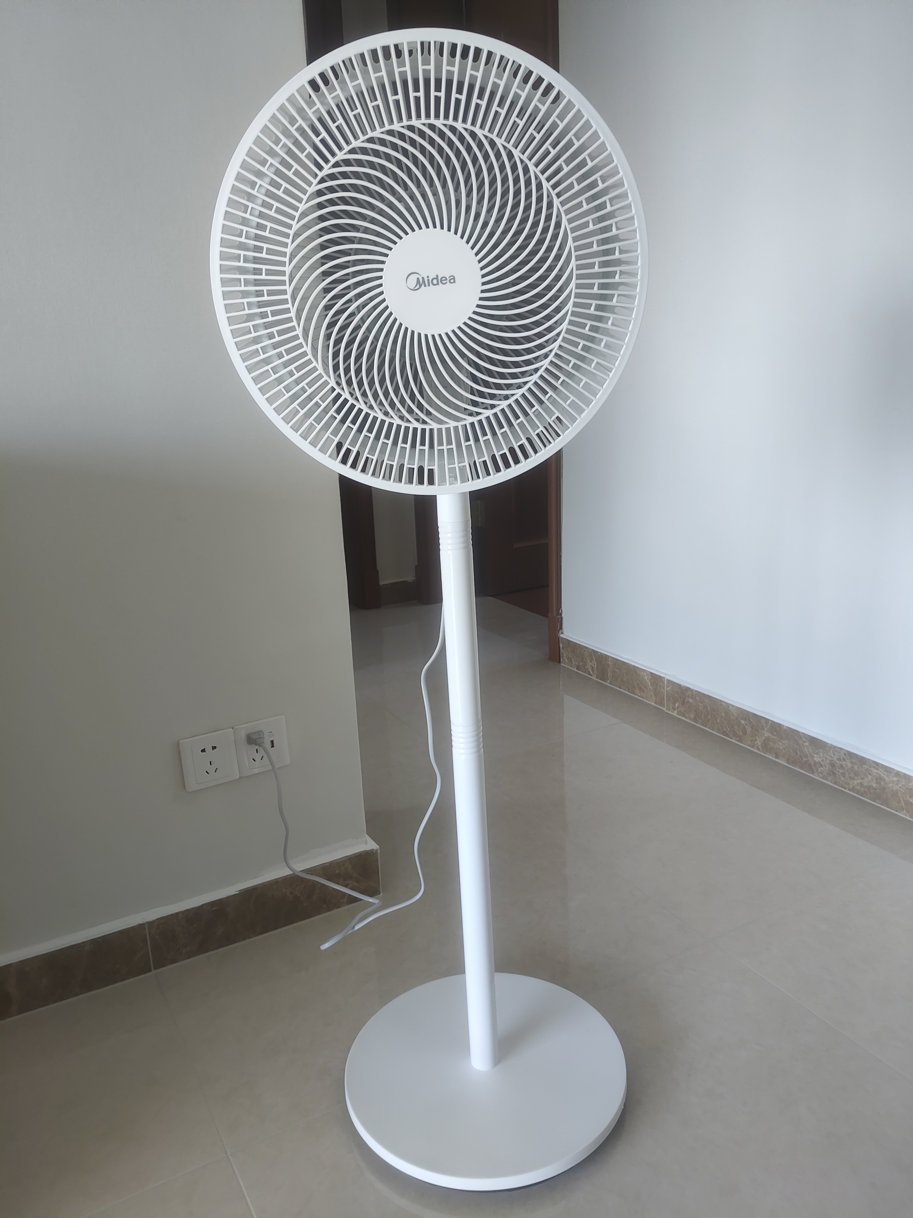 美的电风扇落地扇 落地风扇 电扇 大风力纯铜电机卧室轻音 【35cm】白色 实拍图