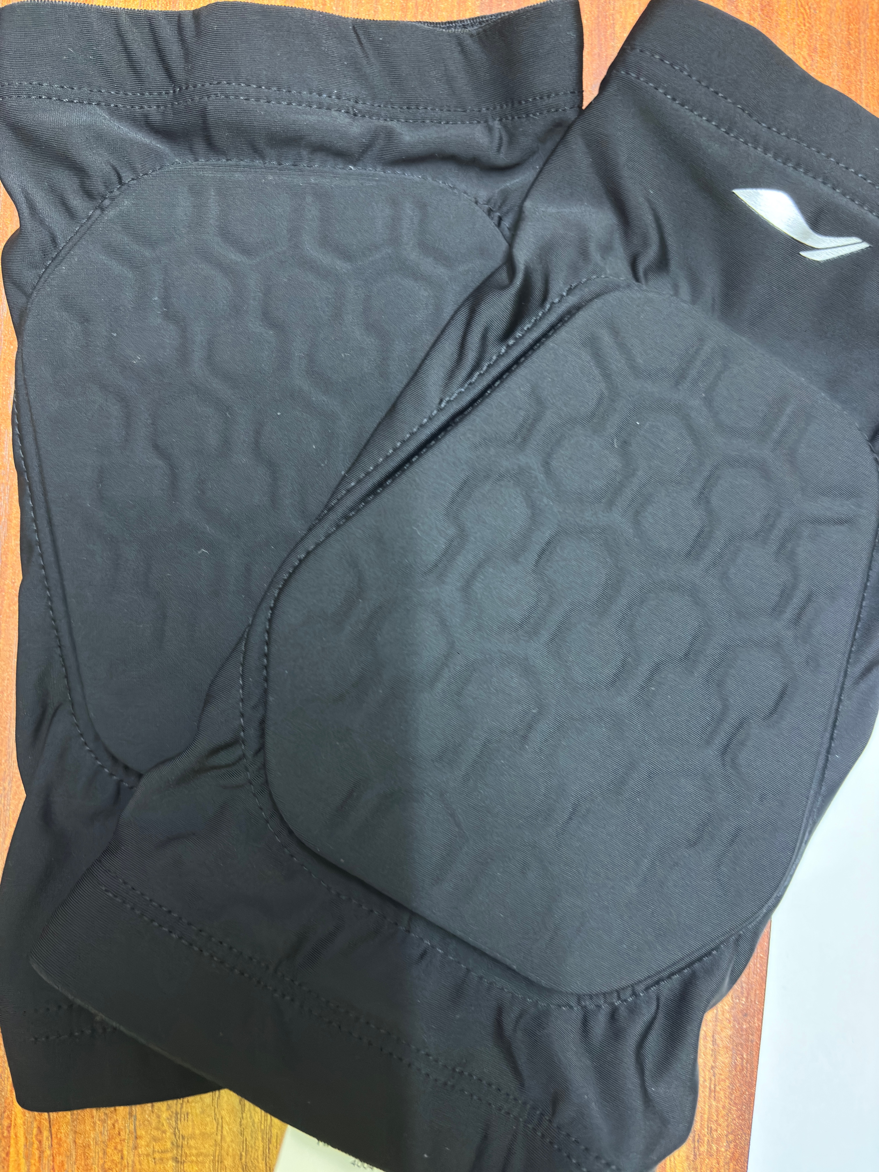李宁（LI-NING）儿童护膝运动专业防护篮球蜂窝防撞专业膝盖护具髌骨跑步防摔护腿 实拍图