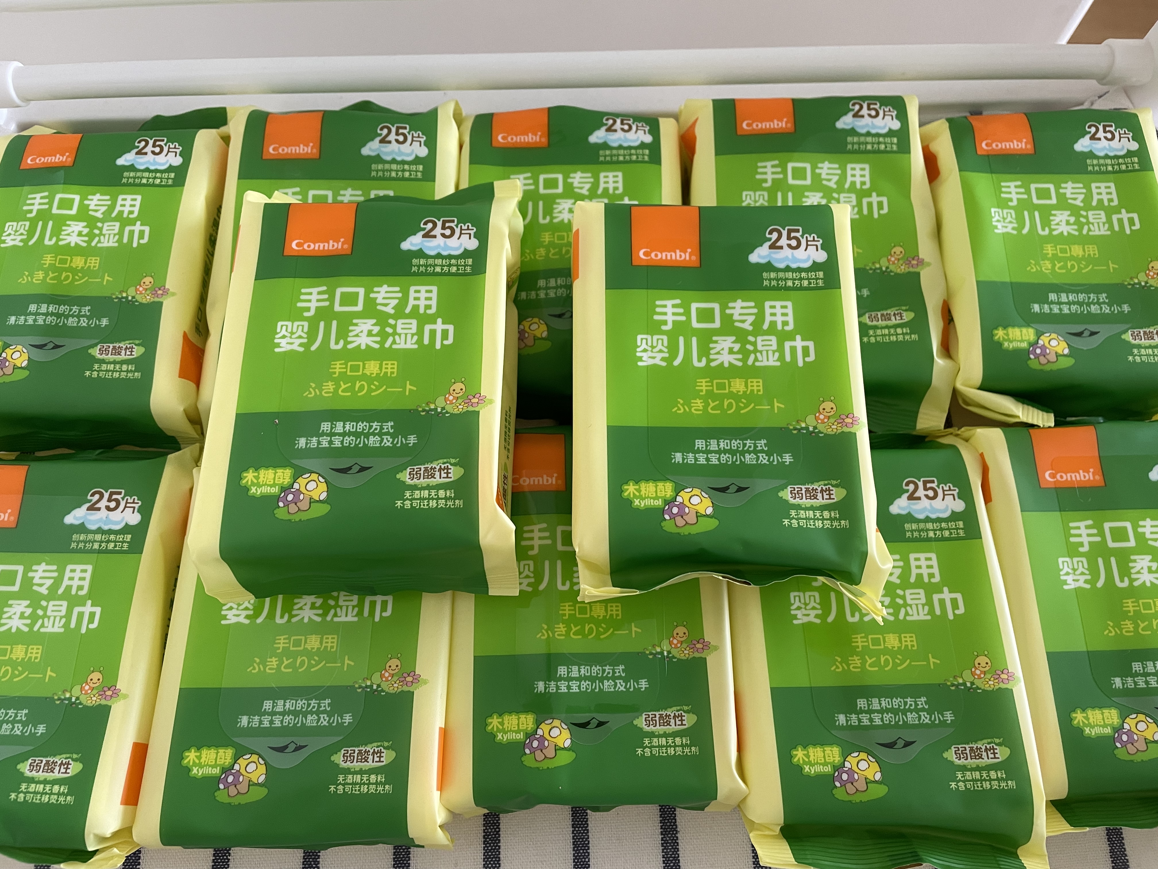 康贝（Combi）婴儿湿纸巾手口专用小包儿童宝宝适用柔湿巾纸25片12包便携旅行装 实拍图