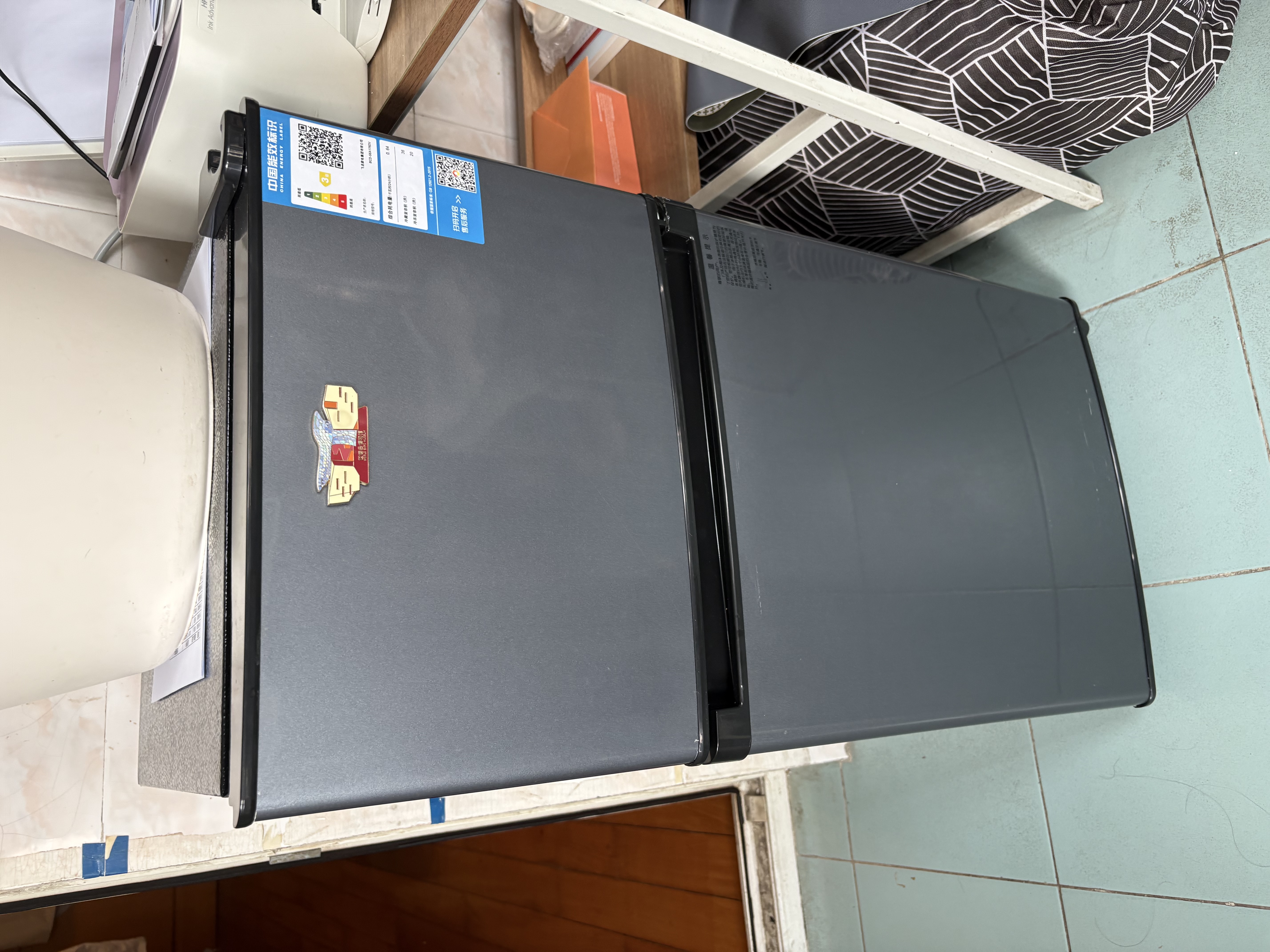 奥克斯家用双门迷你小型冰箱 冷藏冷冻保鲜小冰箱 宿舍租房节能电冰箱 【节能省电】176灰【高效保鲜 铜管速冷】56L 实拍图
