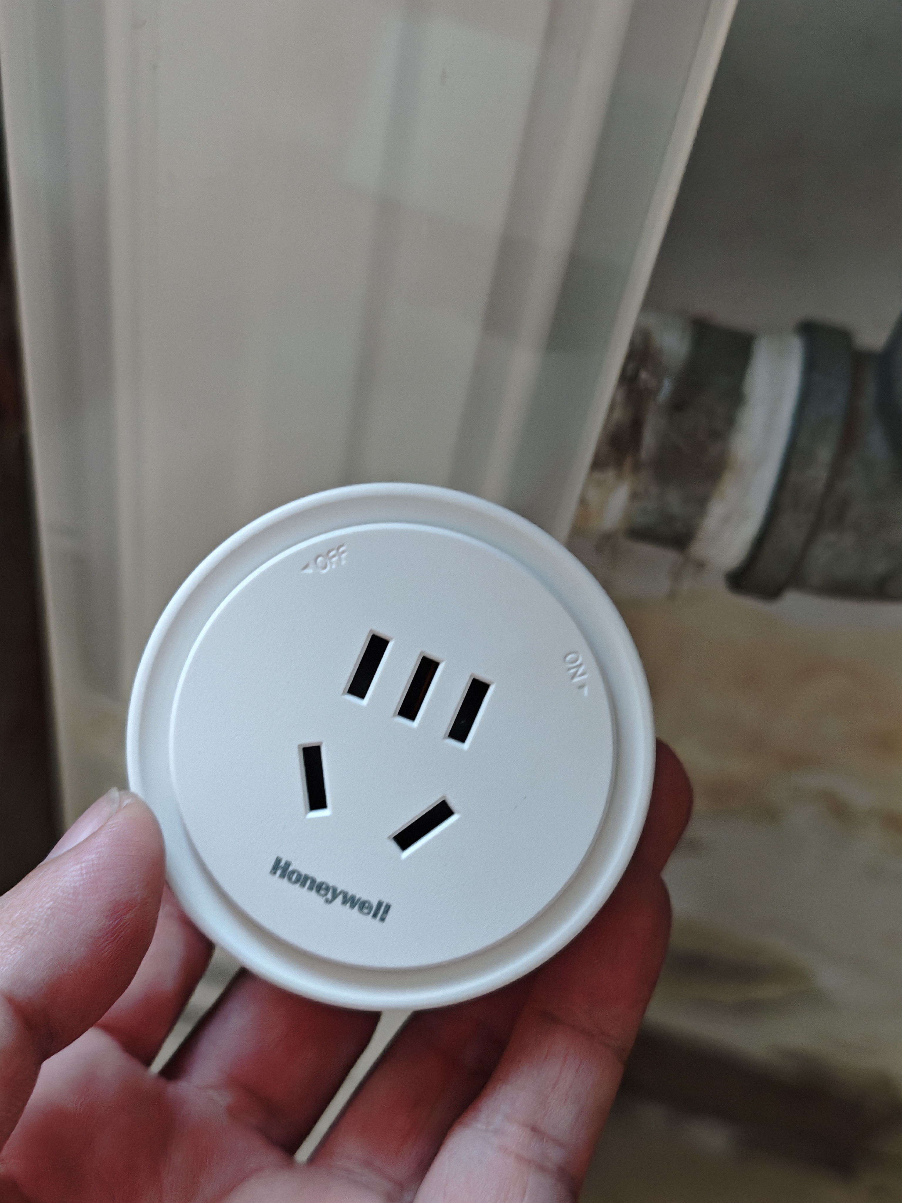 霍尼韦尔（Honeywell）A8轨道插座明装可移动轨道式插座免打孔壁挂墙壁插滑动排插黑1M 实拍图