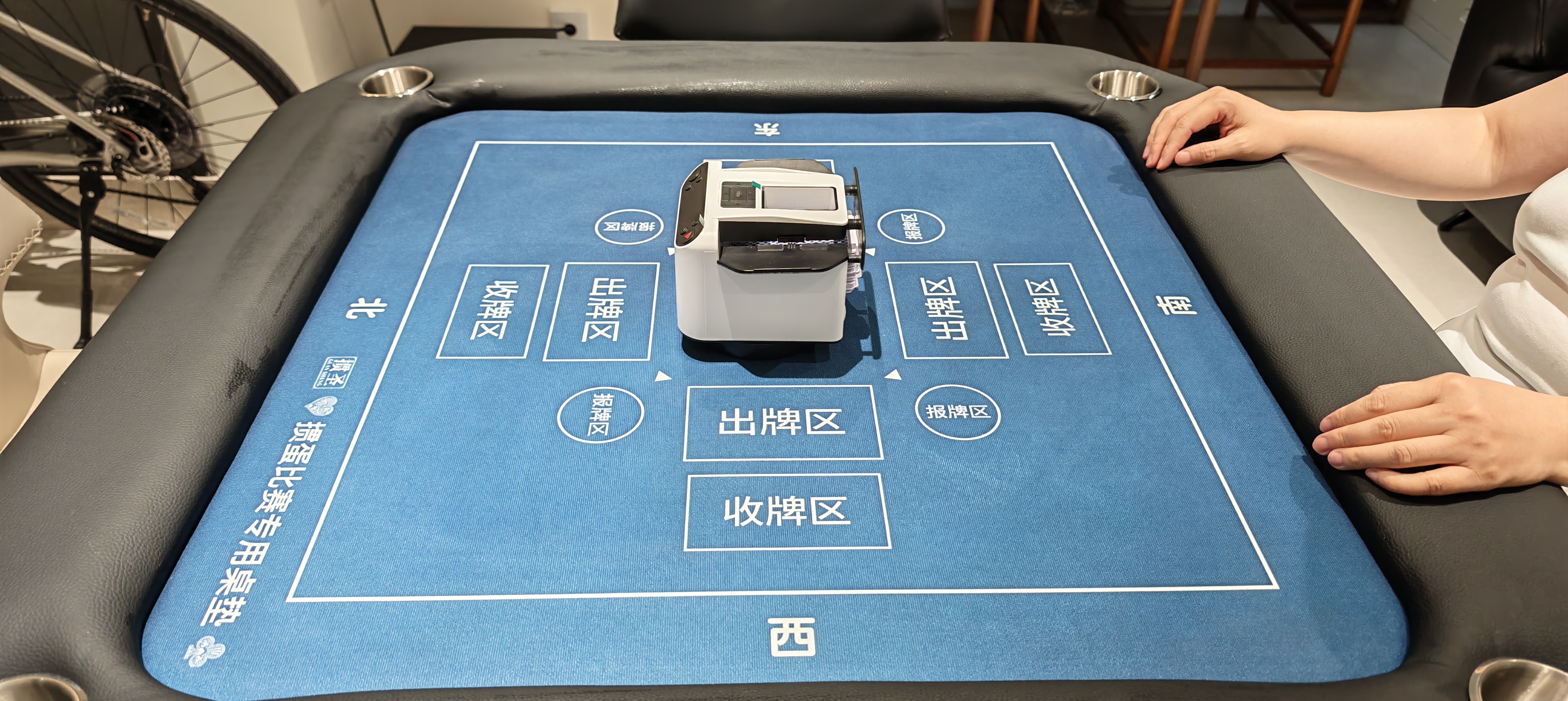 掼圣掼蛋专用高端皮质掼蛋桌可折叠软包边加厚不挡腿扑克桌桌布可定制 实拍图