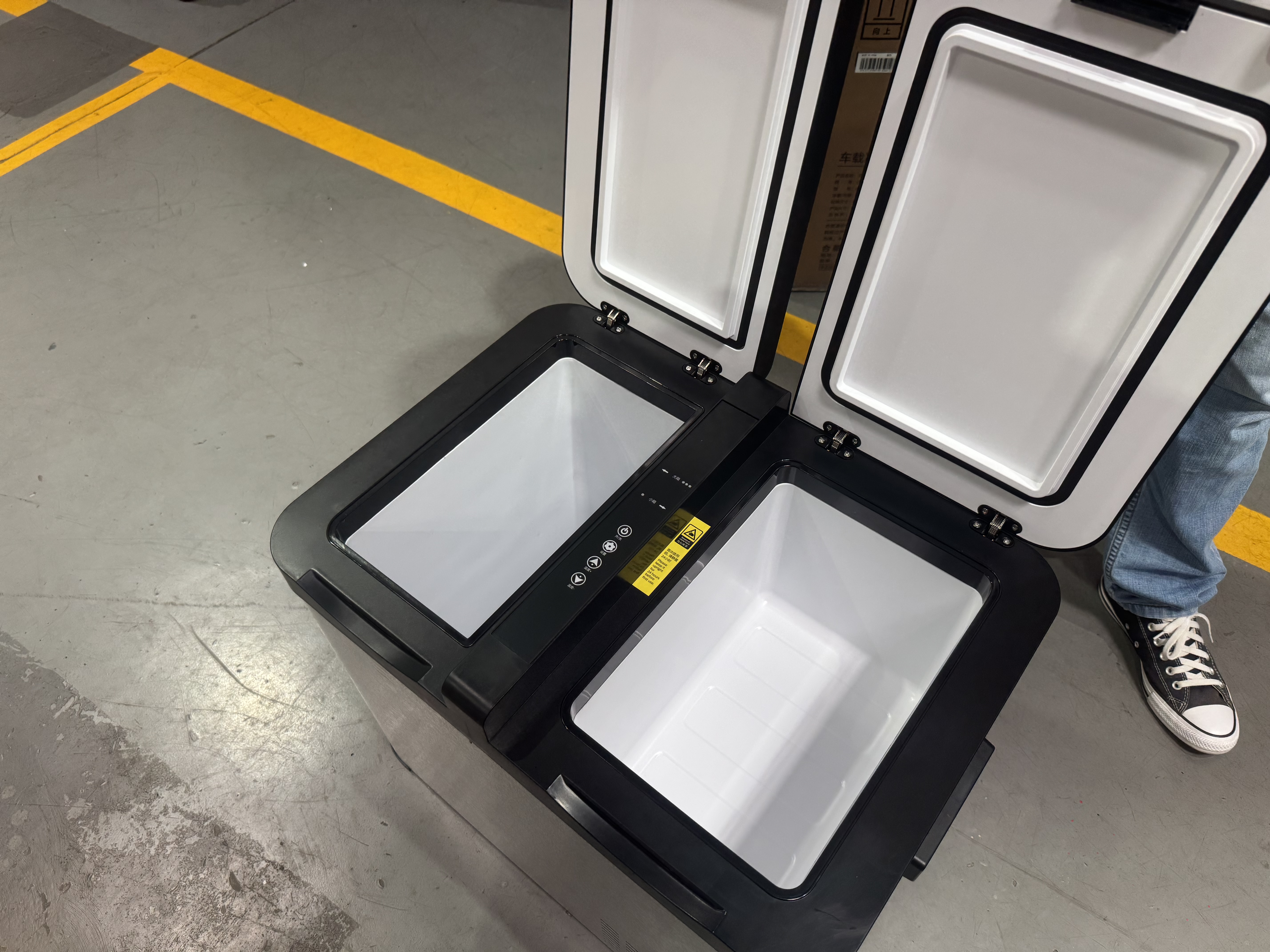 美的（Midea）车载冰箱压缩机制冷车家两用卡货车冷冻大双箱室户外家居用品44L 实拍图