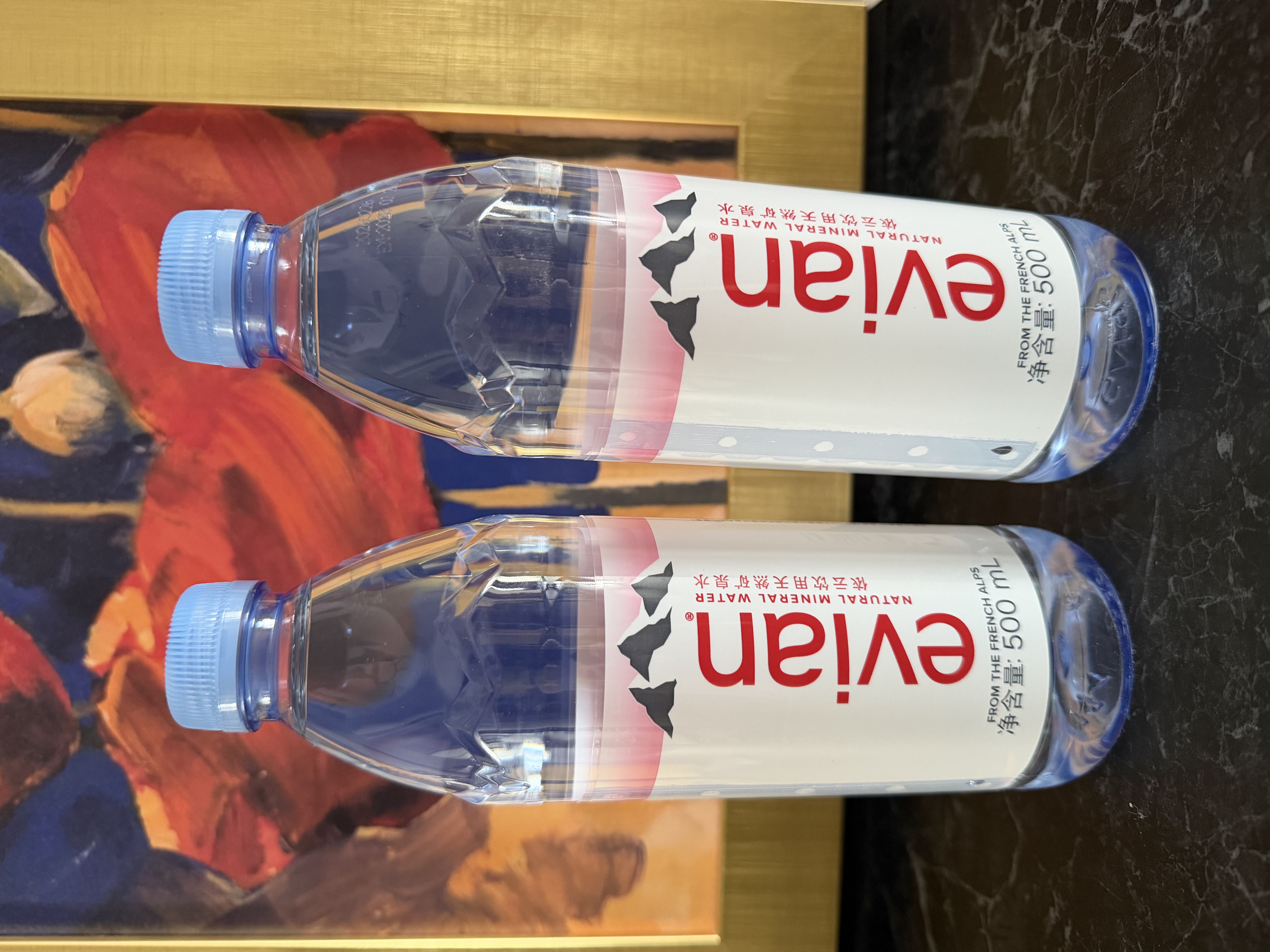 依云（evian）矿泉水 500ml*24瓶 饮用水 高端矿泉水 法国进口 会议商务用水 实拍图