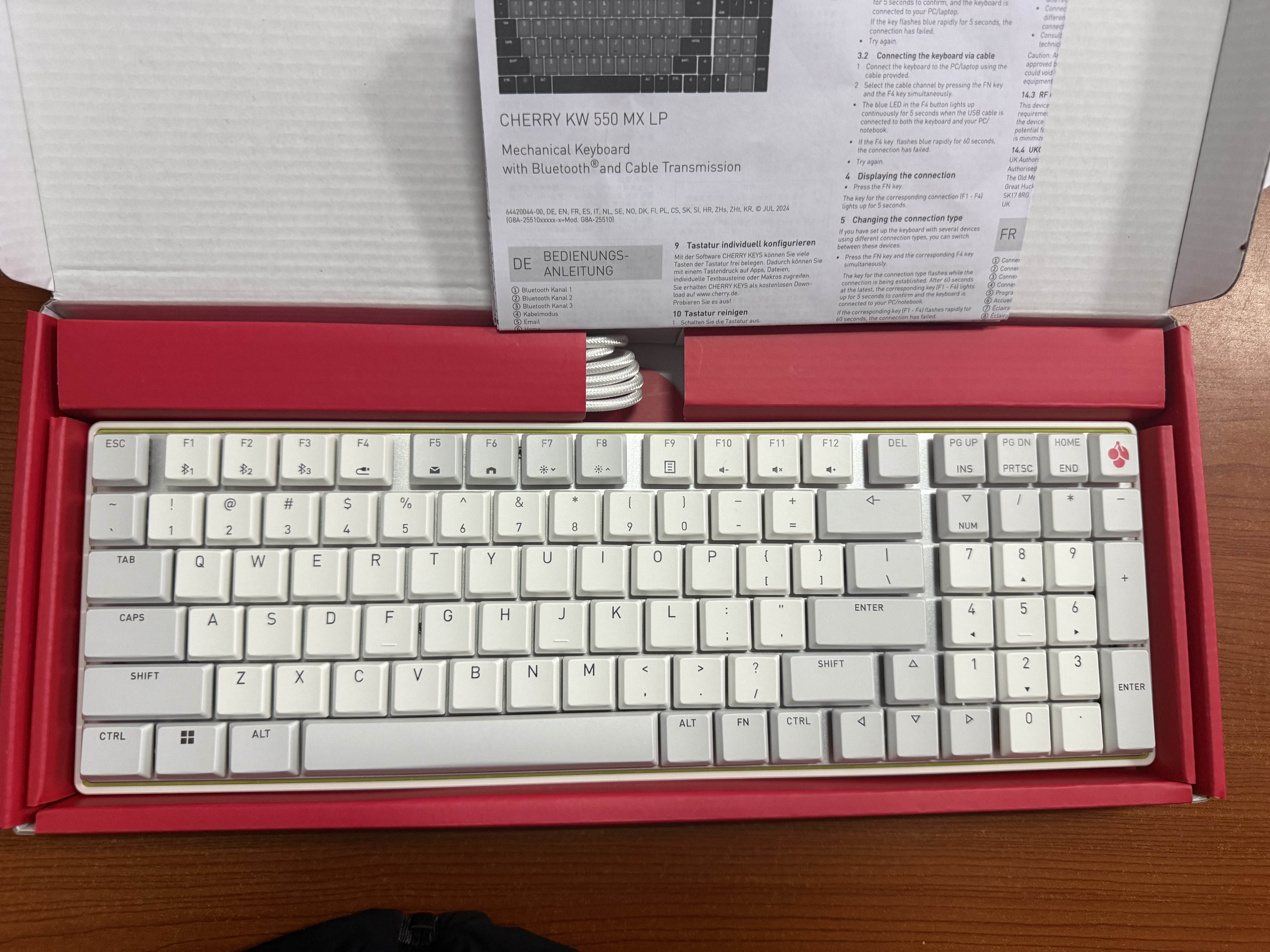 CHERRY樱桃KW550MX-LP矮轴键盘机械有线/蓝牙无线双模游戏电竞办公键盘兼容MAC轻音炫目边框99键白色红轴 实拍图