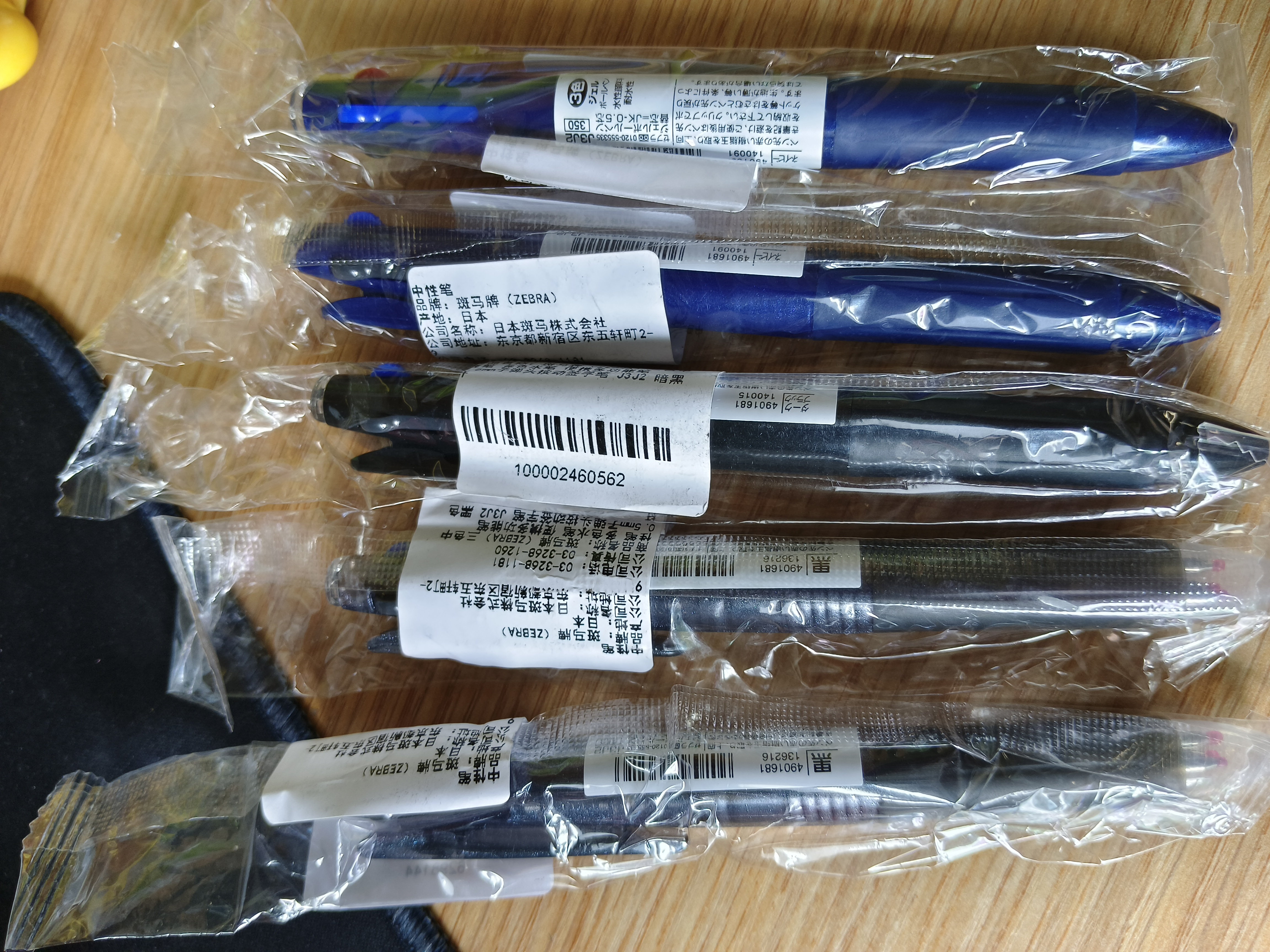斑马牌（ZEBRA）多功能三色中性笔 黑蓝红0.5mm多色笔 学生商务办公签字笔J3J2 黑色杆 实拍图
