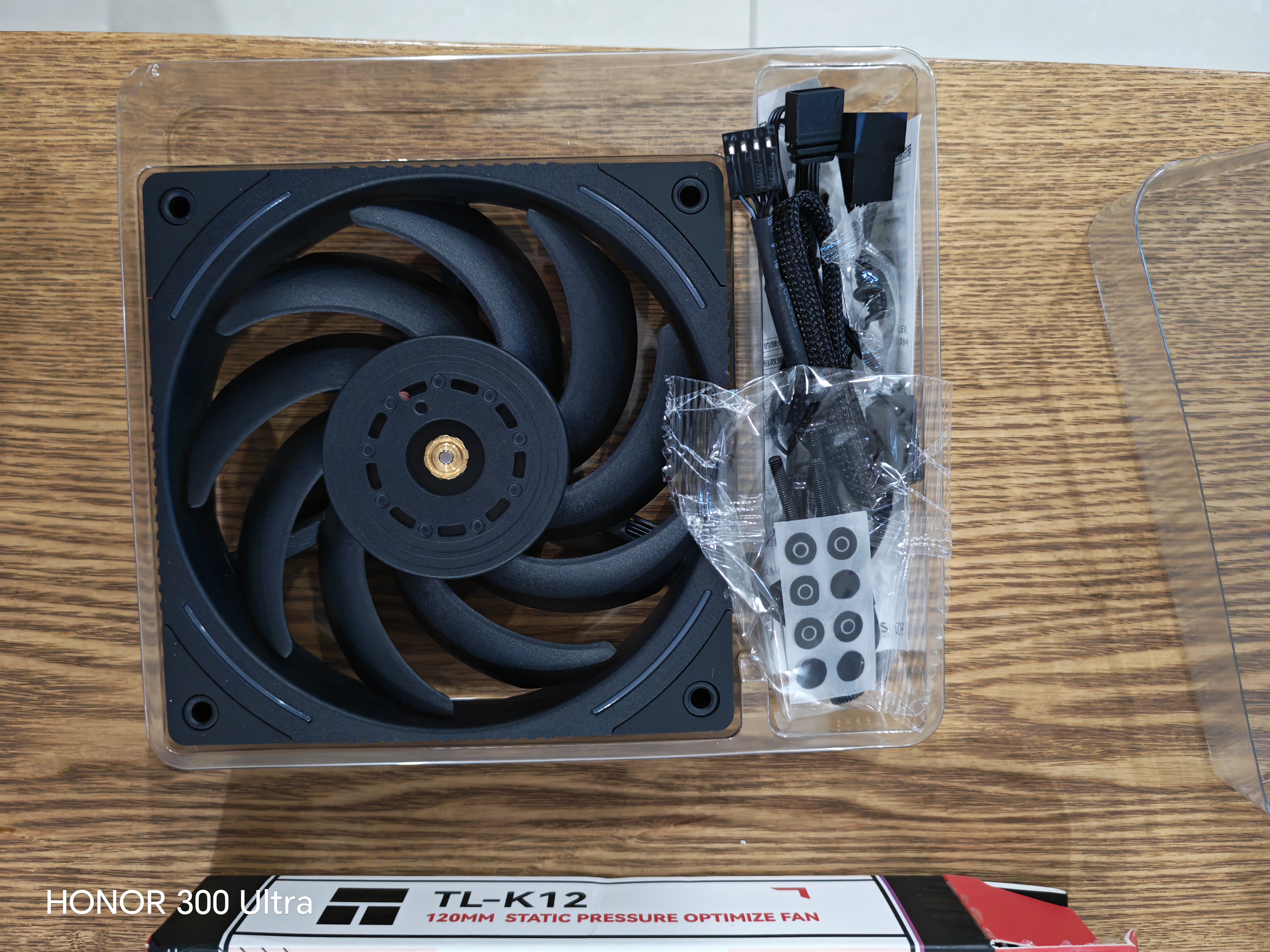 利民（thermalright）TL-K12 12CM 性能级风压扇 2150转速PWM S-FDB V2轴承 三次元动平衡 12cm机箱风扇 实拍图