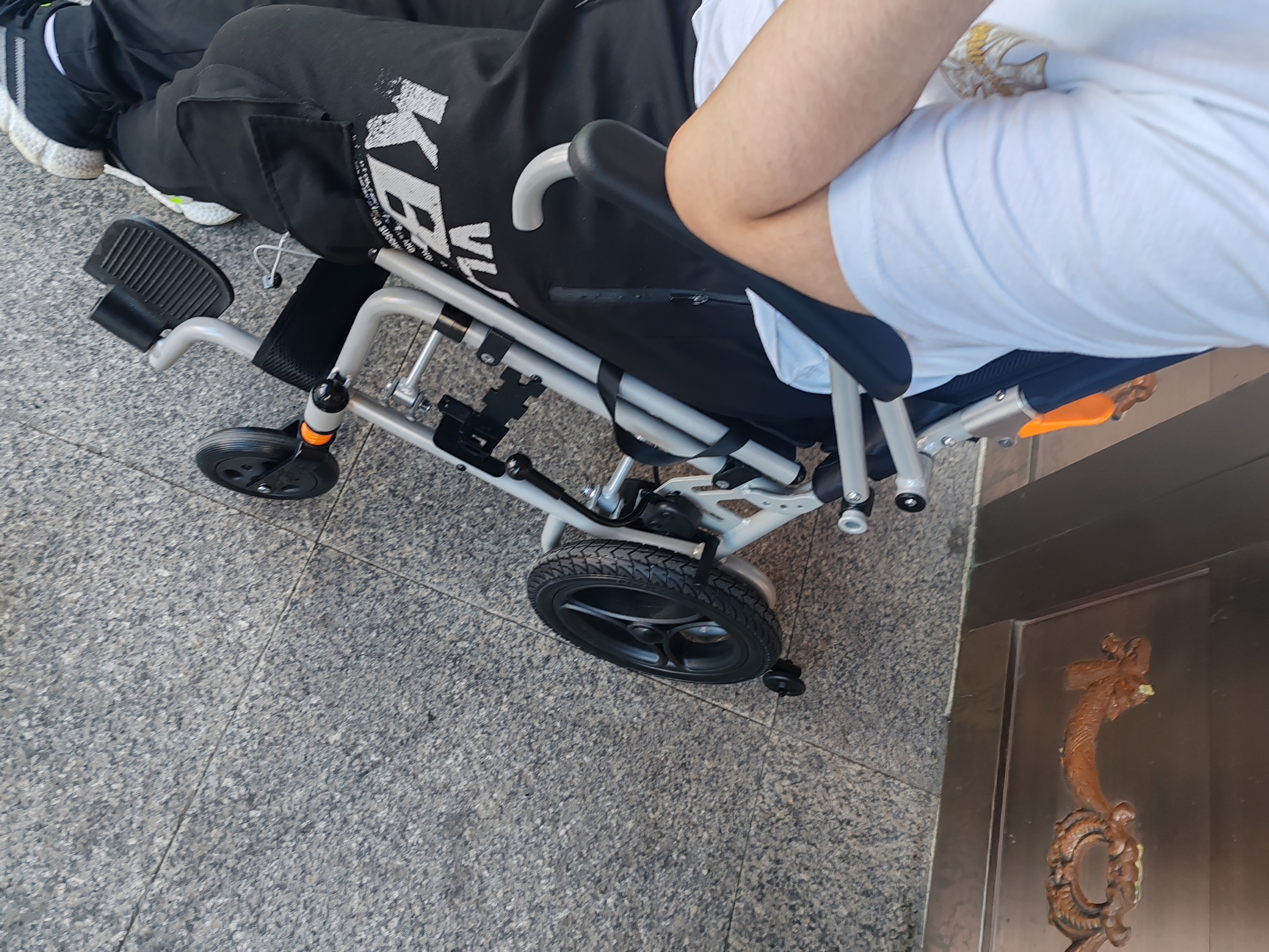 英洛华电动轮椅折叠轻便老人老年人智能全自动残疾人轮椅代步车N5519C 超轻款 12AH锂电+跑20公里 实拍图