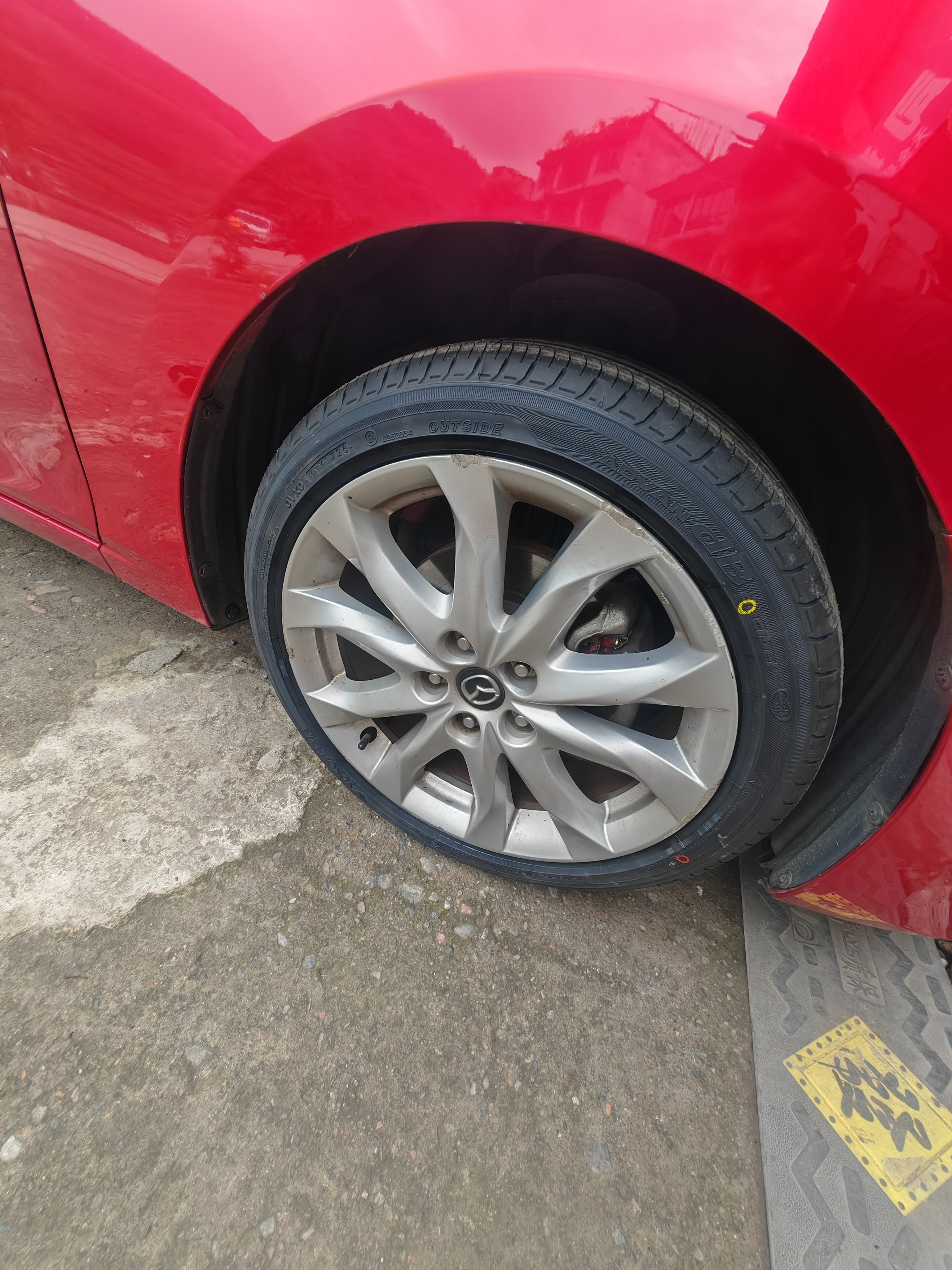 优科豪马横滨汽车轮胎 215/45R18 89W ADVAN dB V551V 原配马自达昂克赛拉 实拍图