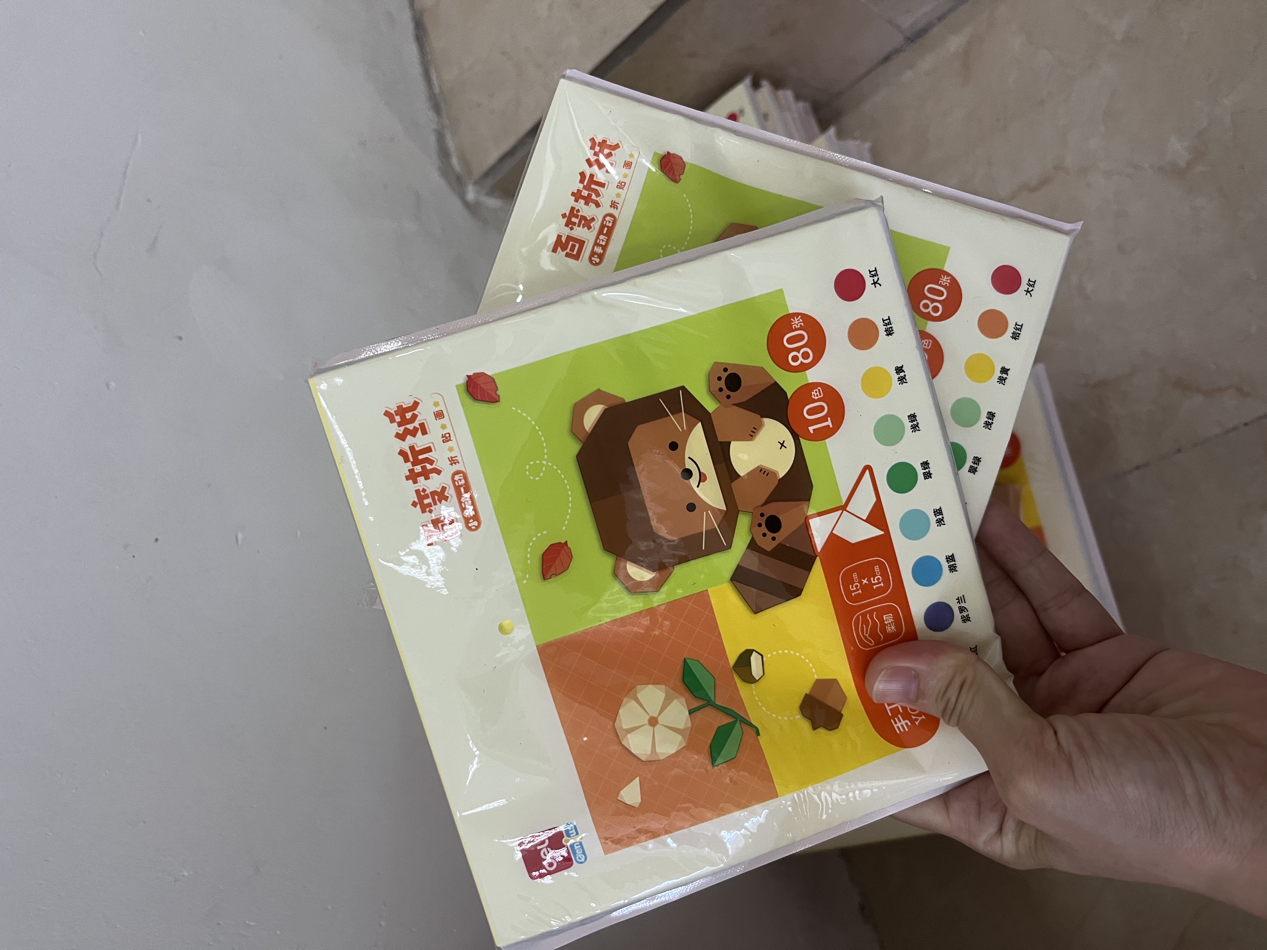 得力10色80张15*15cm折纸 手工课彩纸剪纸幼儿园学生美术课堂软卡纸 DIY儿童开学文具生日开学礼物 实拍图