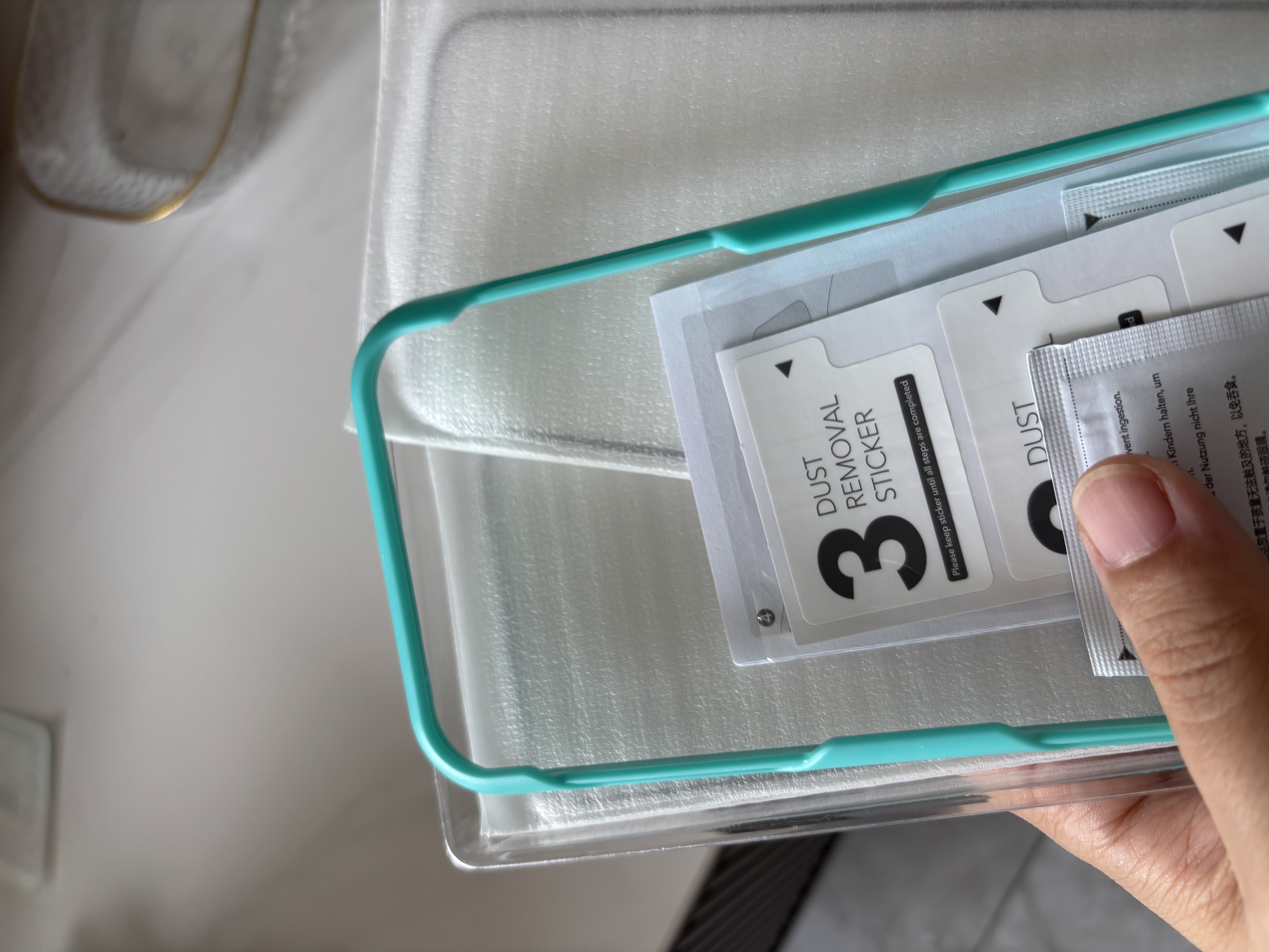 亿色【2片】适用苹果15Plus钢化膜iPhone15 Plus钢化手机膜高清抗指纹全包全屏覆盖不顶手机壳前保护膜 实拍图