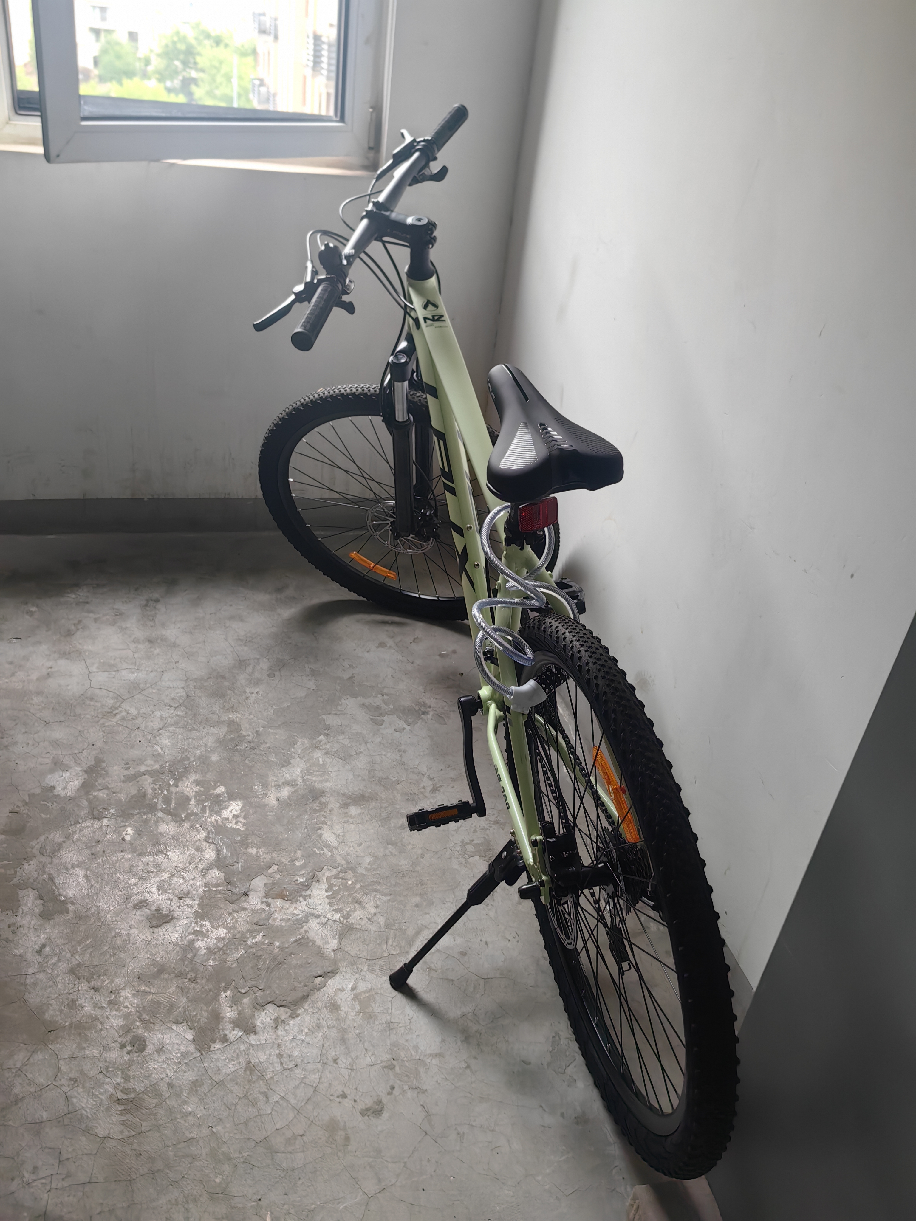 雷克斯LAUX 哪吒200plus Pro山地成人学生代步通勤铝合金24速纯油碟现货 牛油果绿（Plus） 24速 27.5英寸（身高推荐：165-185cm） 实拍图