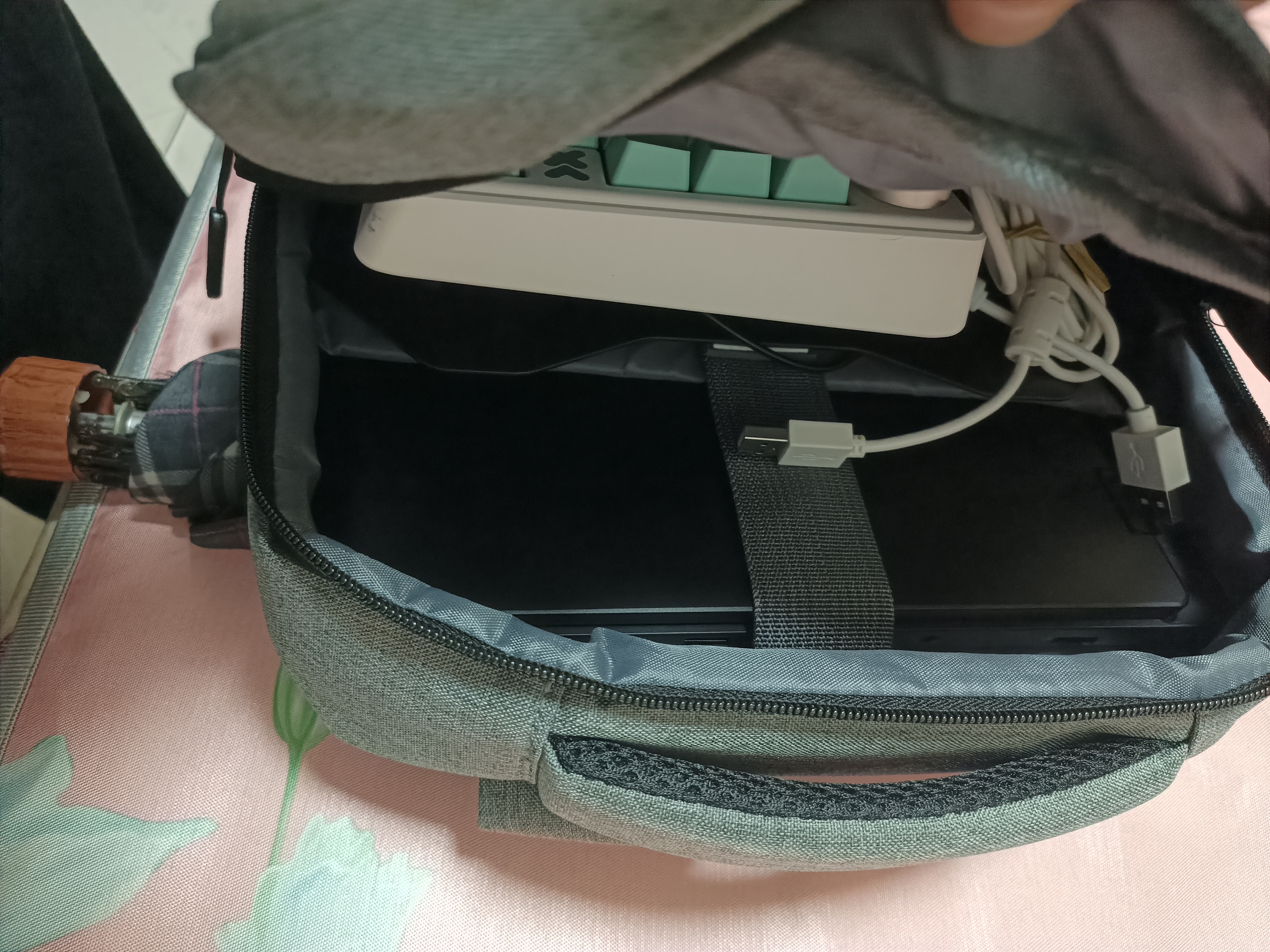 适配联想拯救者Y7000P游戏本R9000电脑包防摔Y9000p笔记本背包 灰色 15.6-16英寸可放40厘米键盘 实拍图