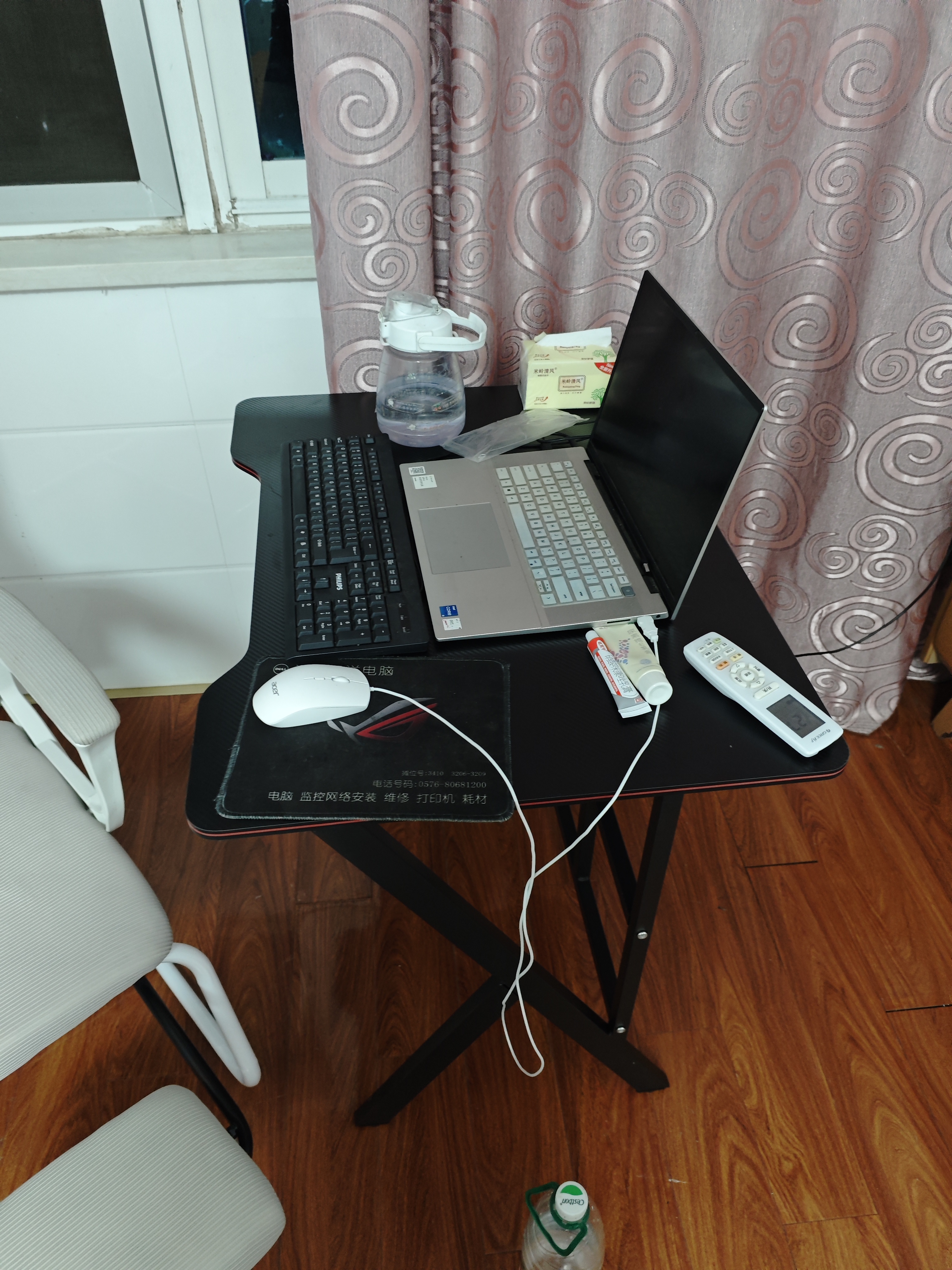 奥伦福特  电脑桌台式家用电竞游戏桌办公书桌简约书房写字桌子 碳纤维纹路单桌-80*60 升级款电竞桌 实拍图