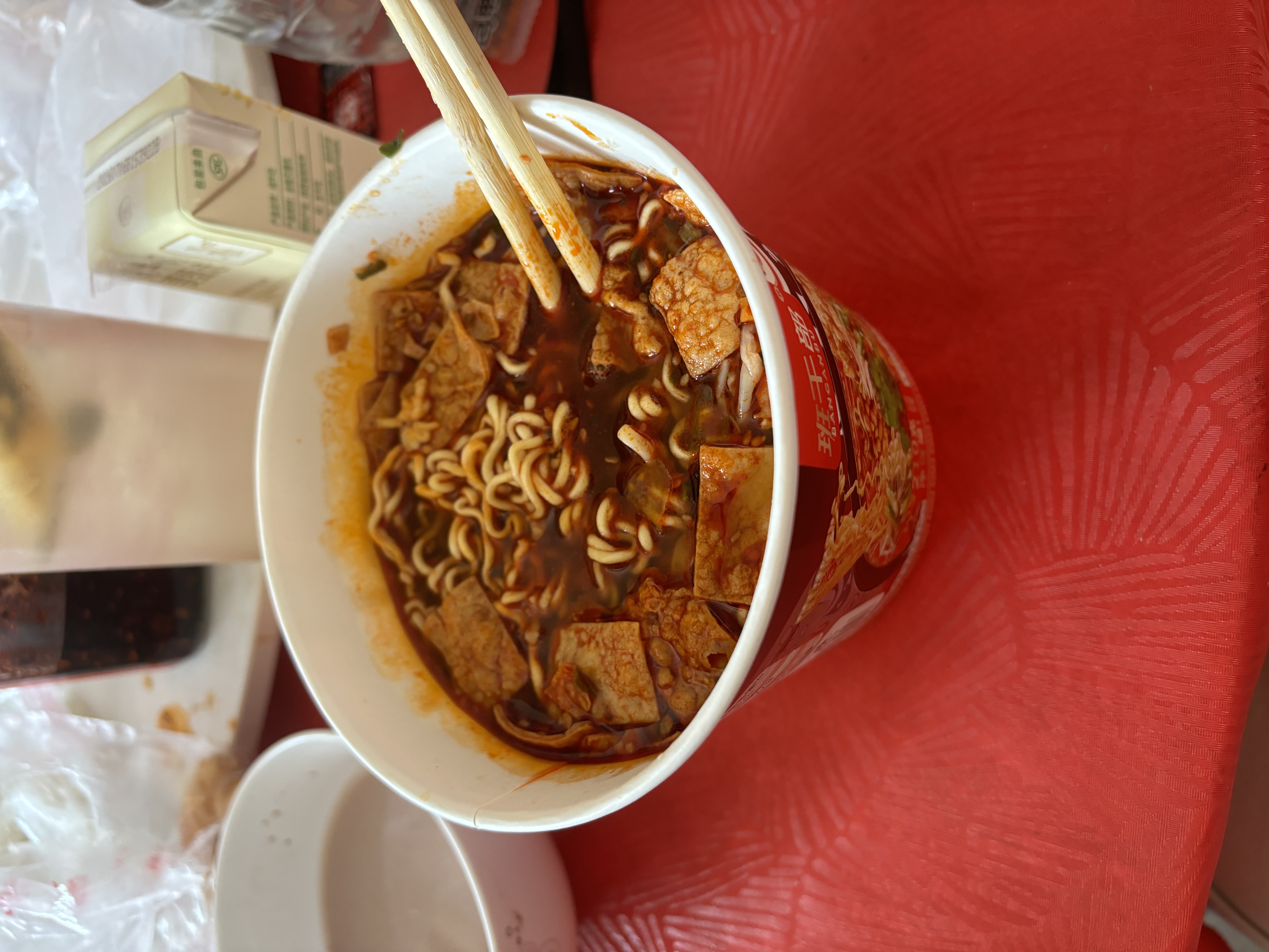 班干部（BANGANBU）大吃咖酸辣粉面210*6桶装贡菜豆芽腐竹有粉有面大克重免煮冲泡 实拍图