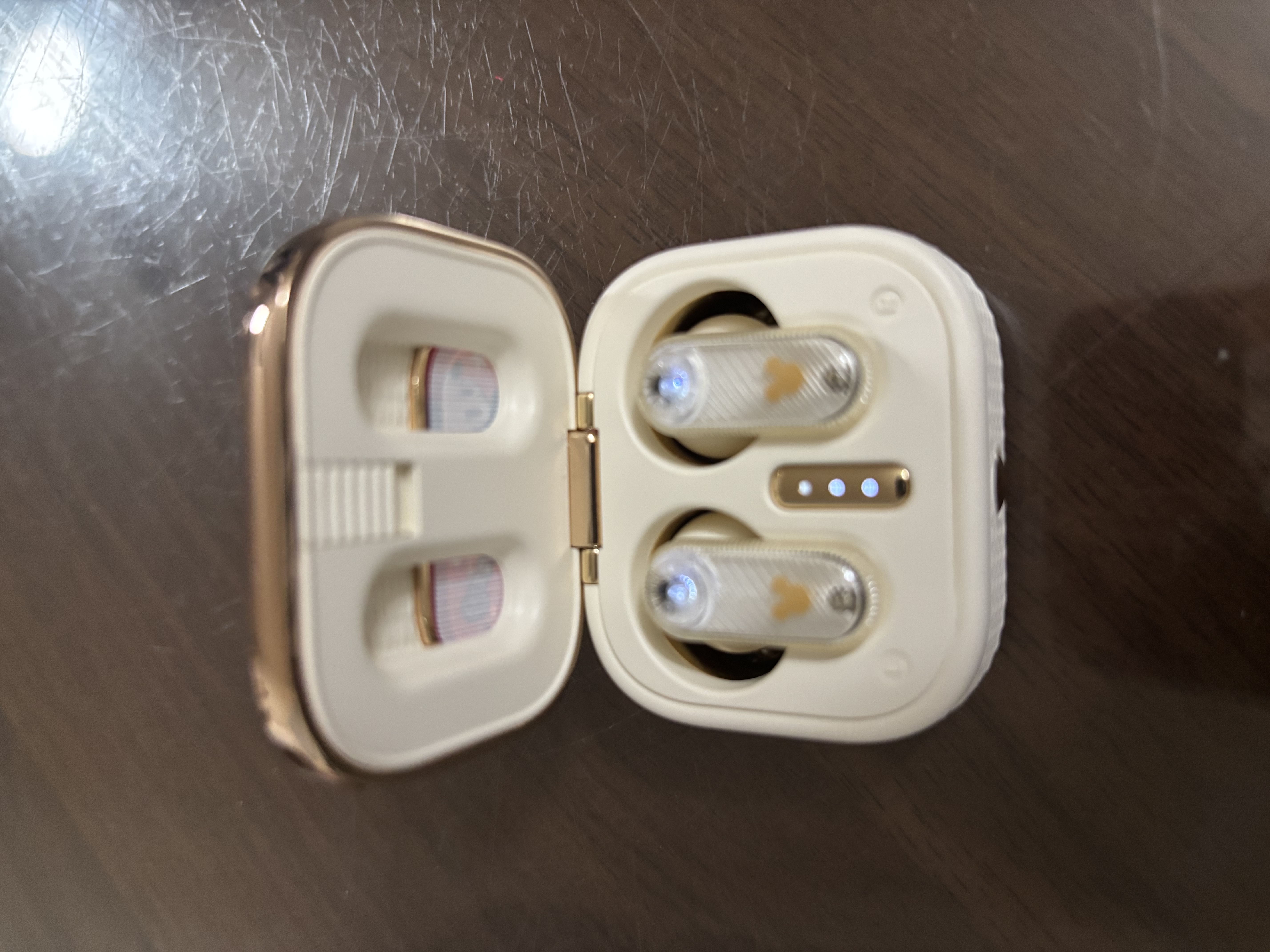 迪士尼（Disney）蓝牙耳机半入耳式炫彩灯光智能降噪超长续航舒适佩戴 高颜值女生闺蜜七夕礼物适用于苹果 Q9米白 实拍图