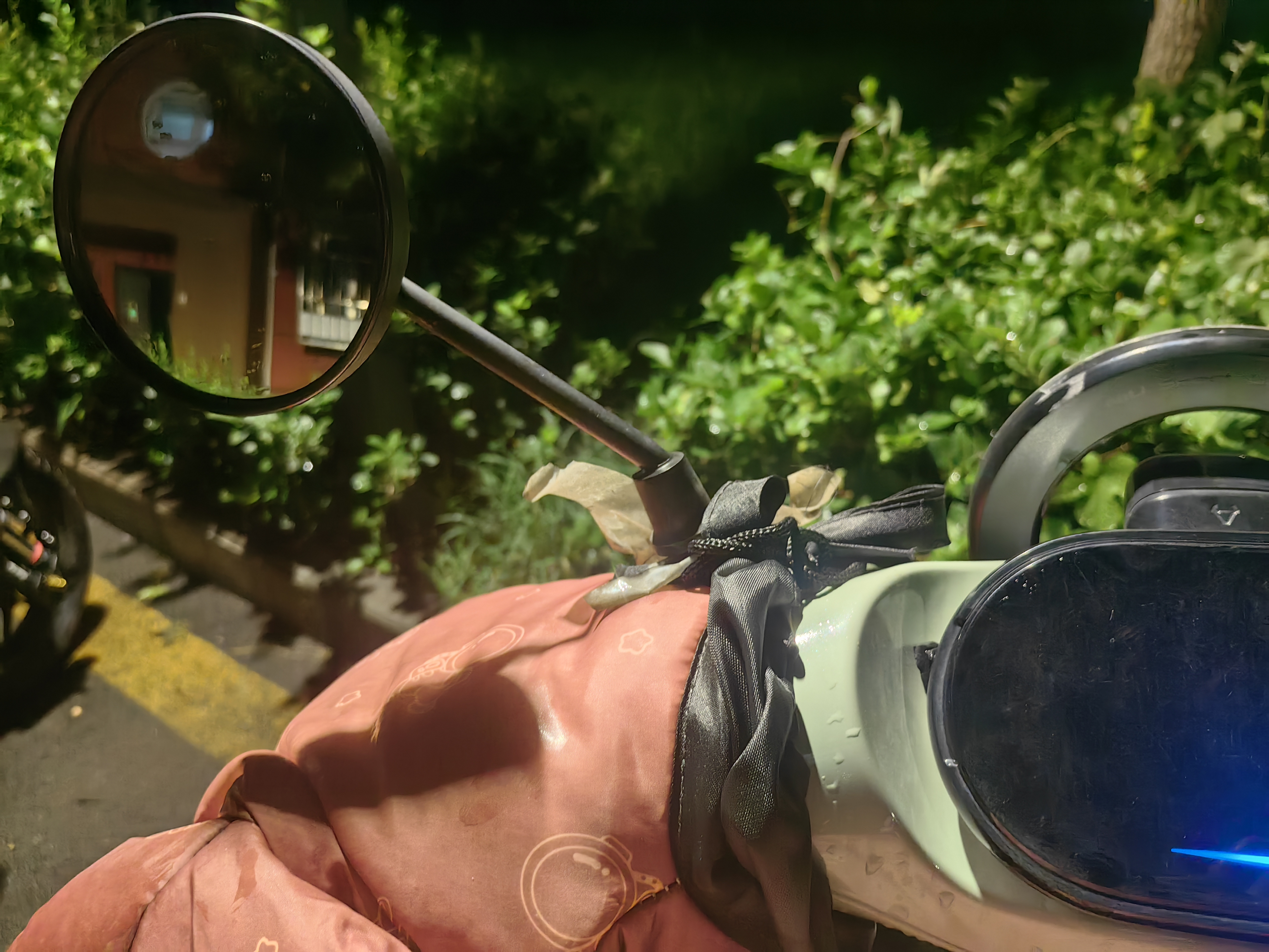 神火（SupFire）lk18电动车手机支架自行车电瓶车摩托车外卖骑手秒锁手机架车把款 实拍图