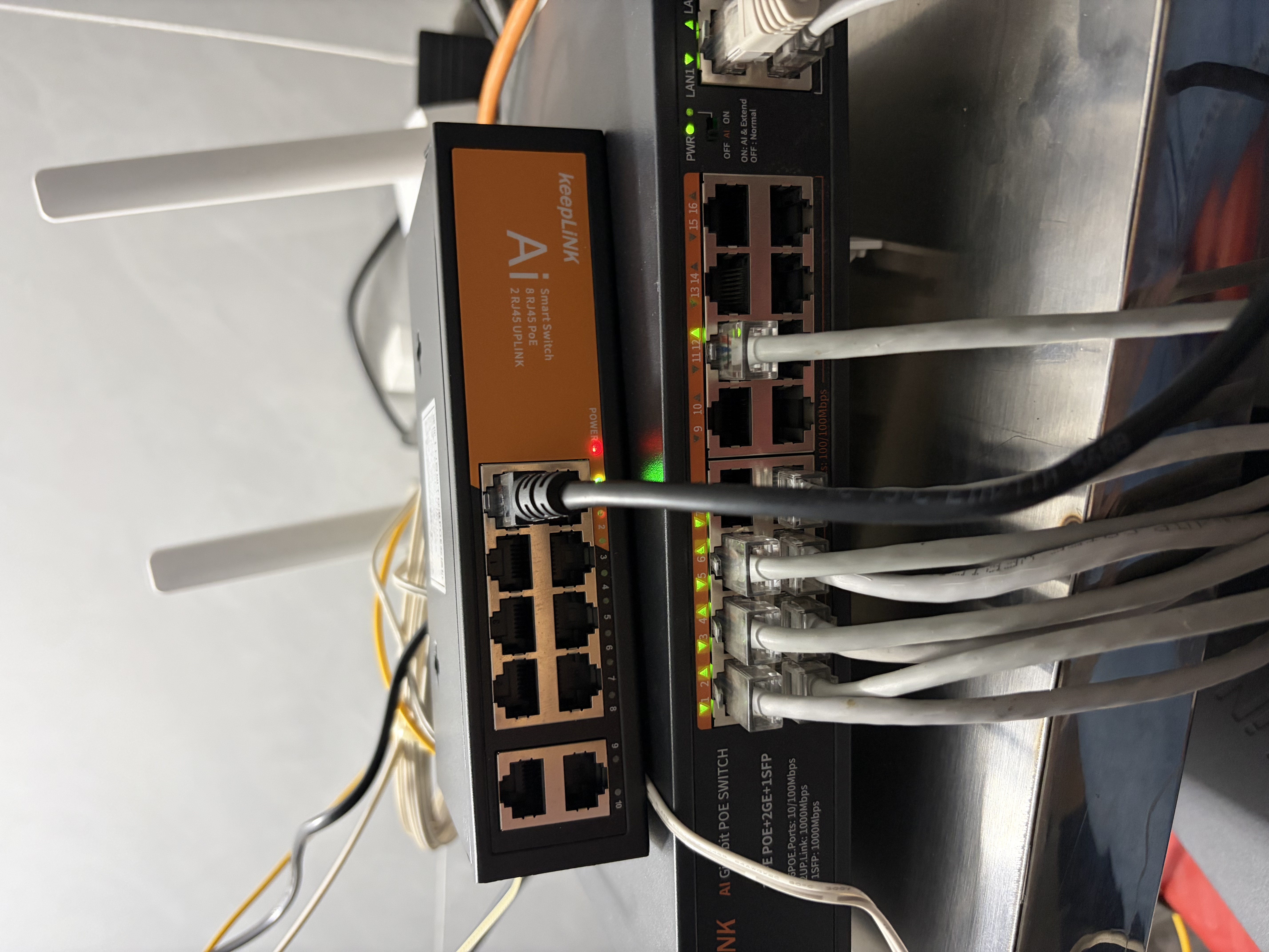 keepLINKKP-9000-208GTP-J AI智能千兆交换机8百兆POE+2千兆级联120W监控摄像头网络分线分流交换器/台 实拍图
