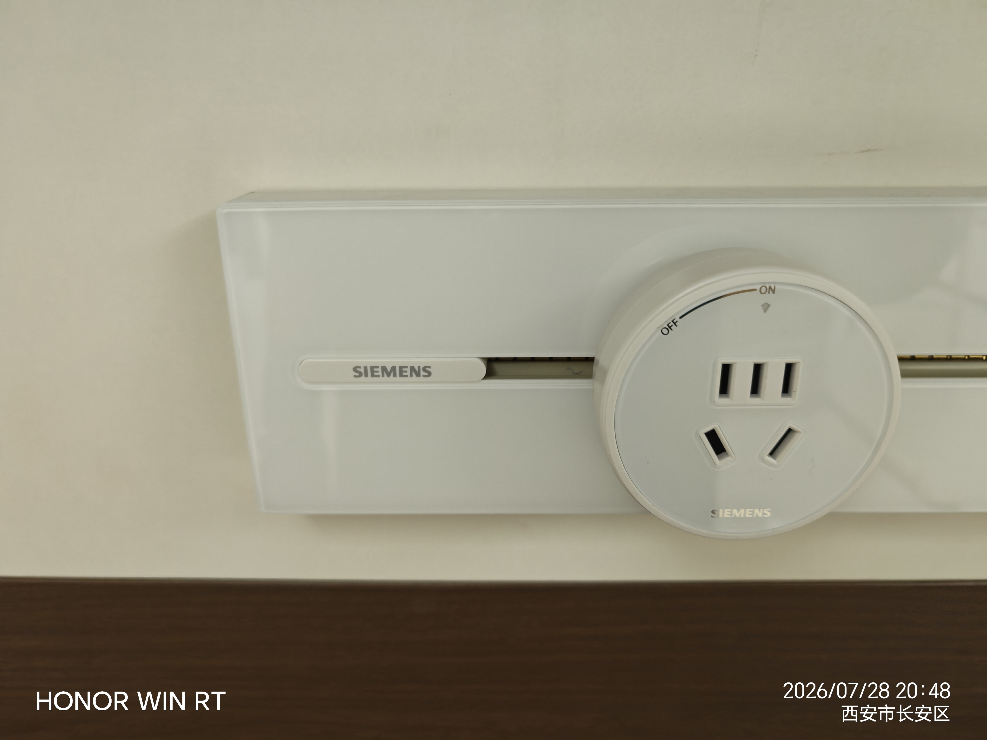 西门子（SIEMENS）轨道插座 明装8000w轨道插板 S8套装50cm轨道+3五孔模块 冰川白 实拍图