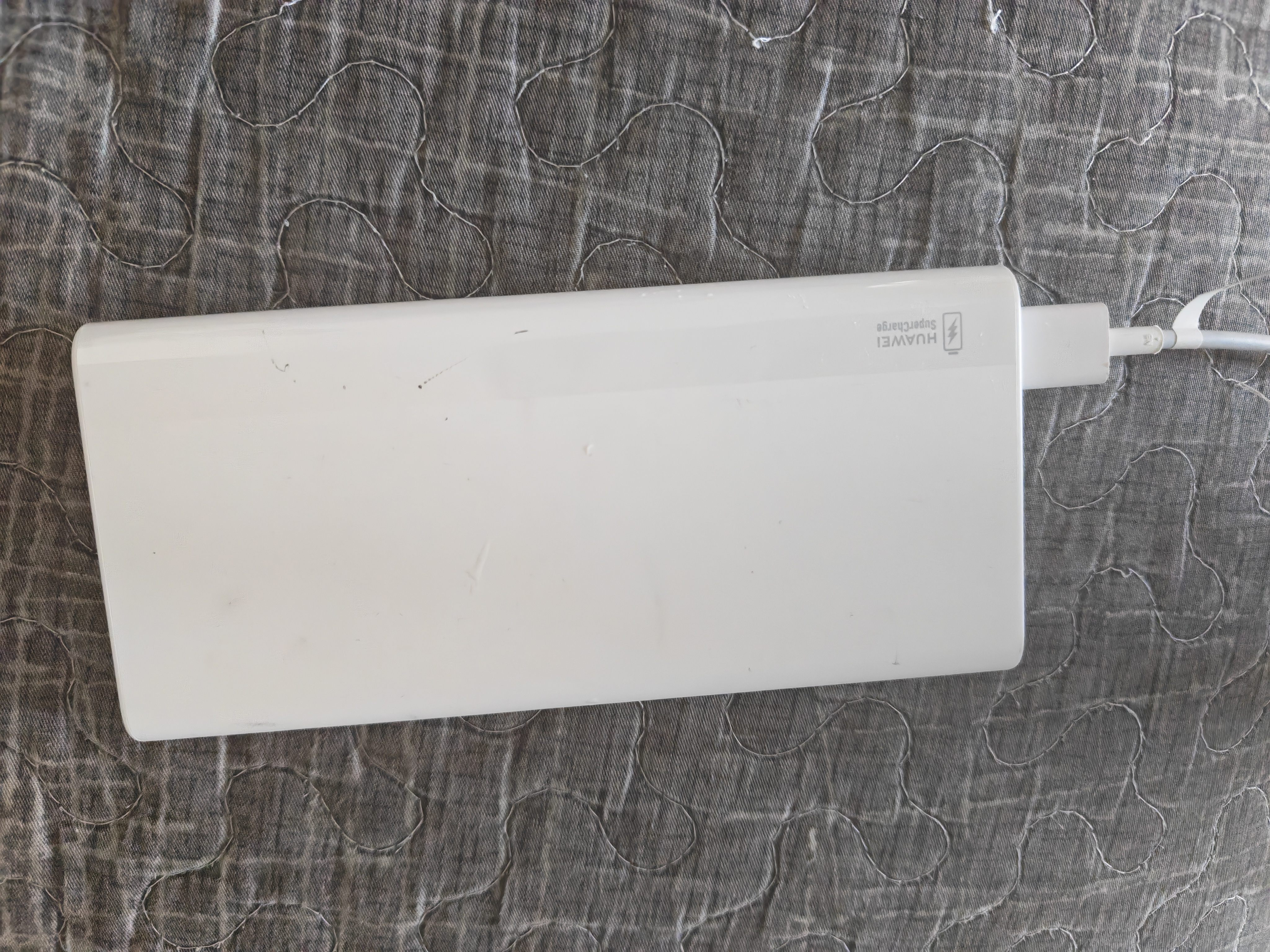 华为【3C认证】原装超级快充移动电源10000mAh（Max 22.5W SE）13重安全防护可上飞机白色户外储能电源 实拍图