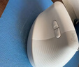 罗技（Logitech）Lift人体工学鼠标 垂直鼠标 小手鼠标 无线蓝牙鼠标 3台设备秒切换 带Logi Bolt接收器 白色 实拍图