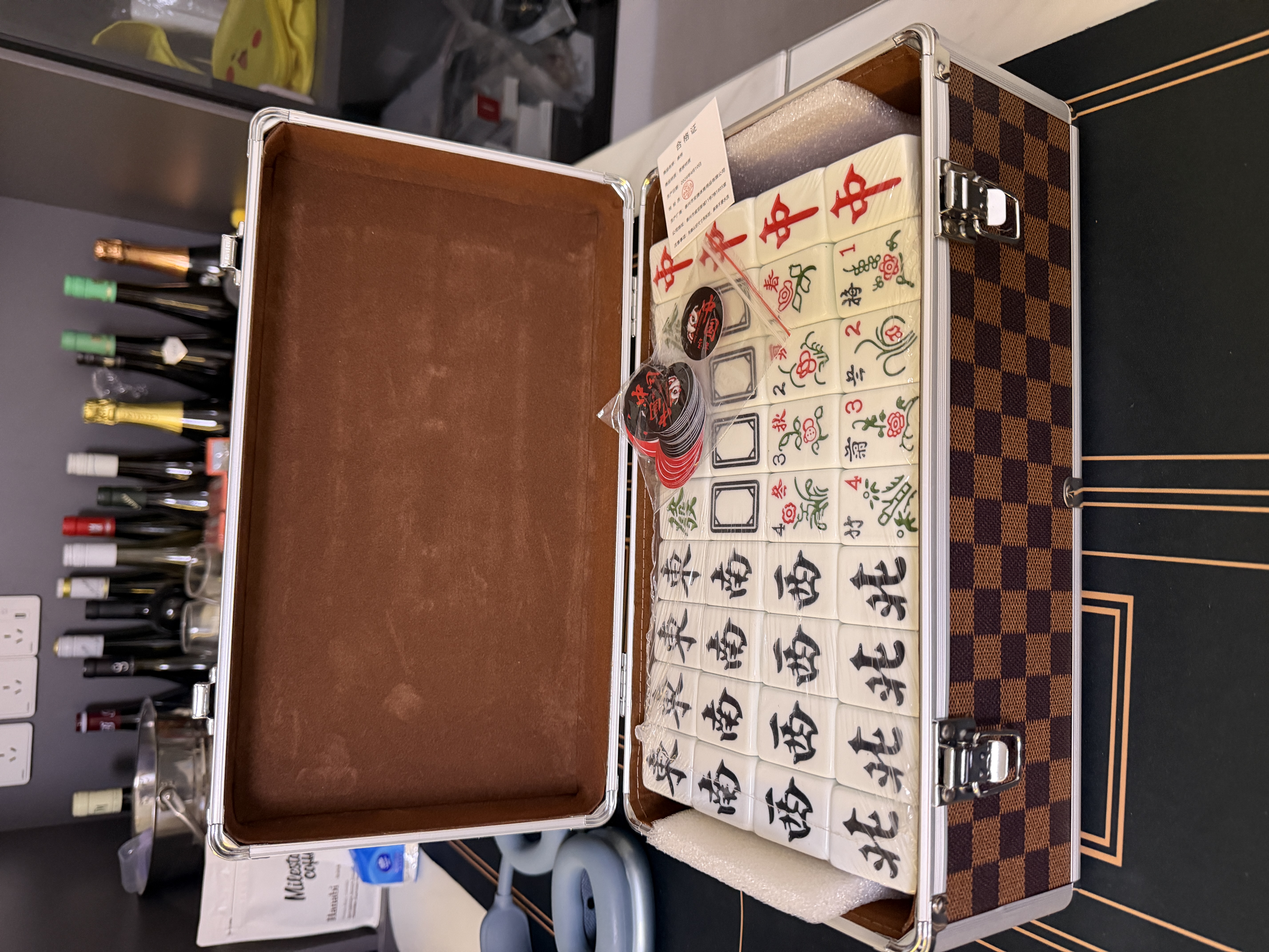 BR 德州扑克黏土筹码俱乐部棋牌室专用麻将德扑筹码套装14克粘土 300片【标准铝箱】5-7人 实拍图