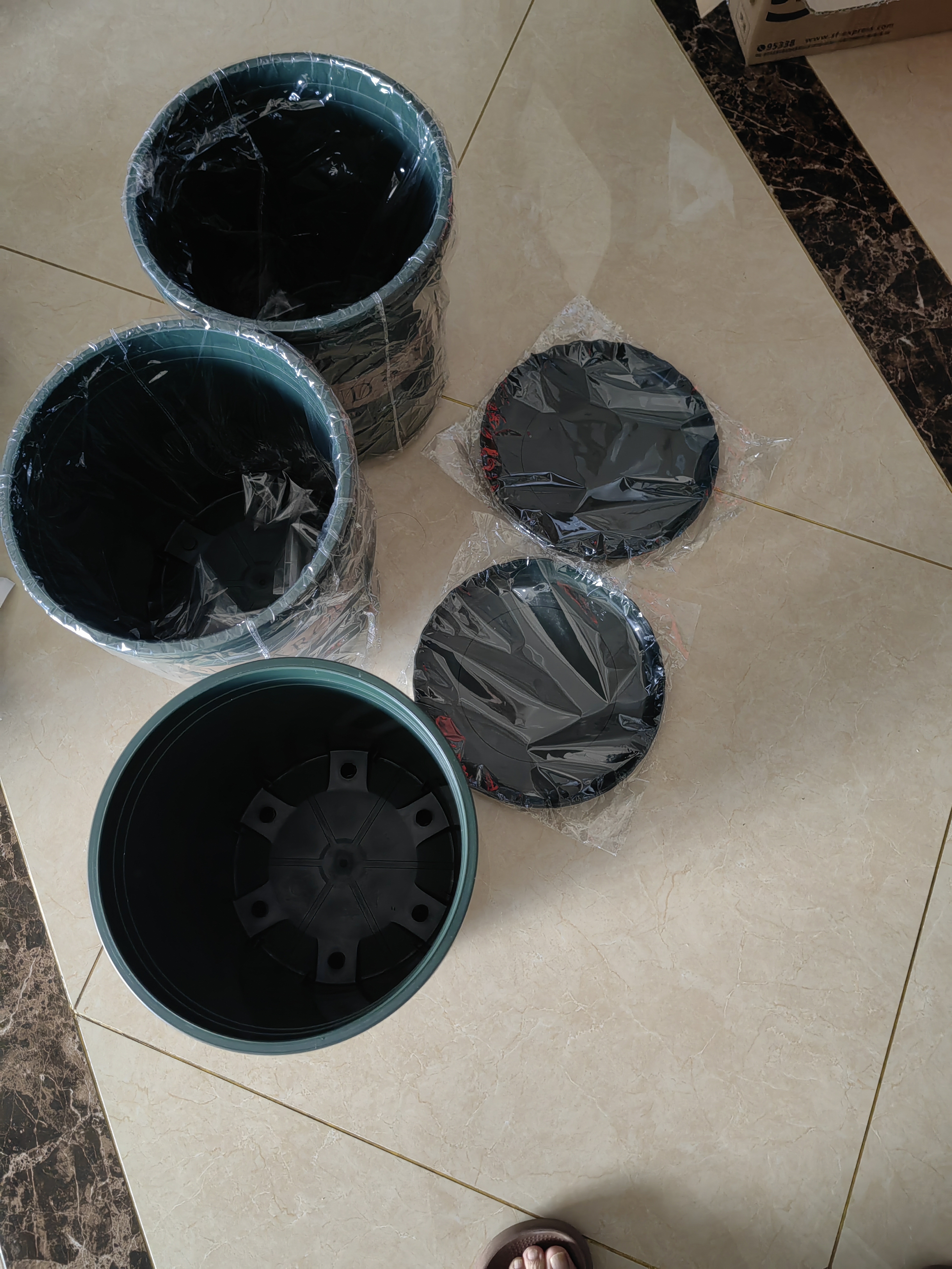 奥美优加仑盆花盆树脂透气防烂根塑料种植盆栽盆带托盘一体家用加厚 实拍图