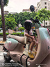 FGHGF电动车儿童座椅前置电瓶摩托车坐椅电车通用安全宝宝婴儿小孩坐凳 全包围【米白色】升级底座 一键旋转 8个月-3岁 实拍图
