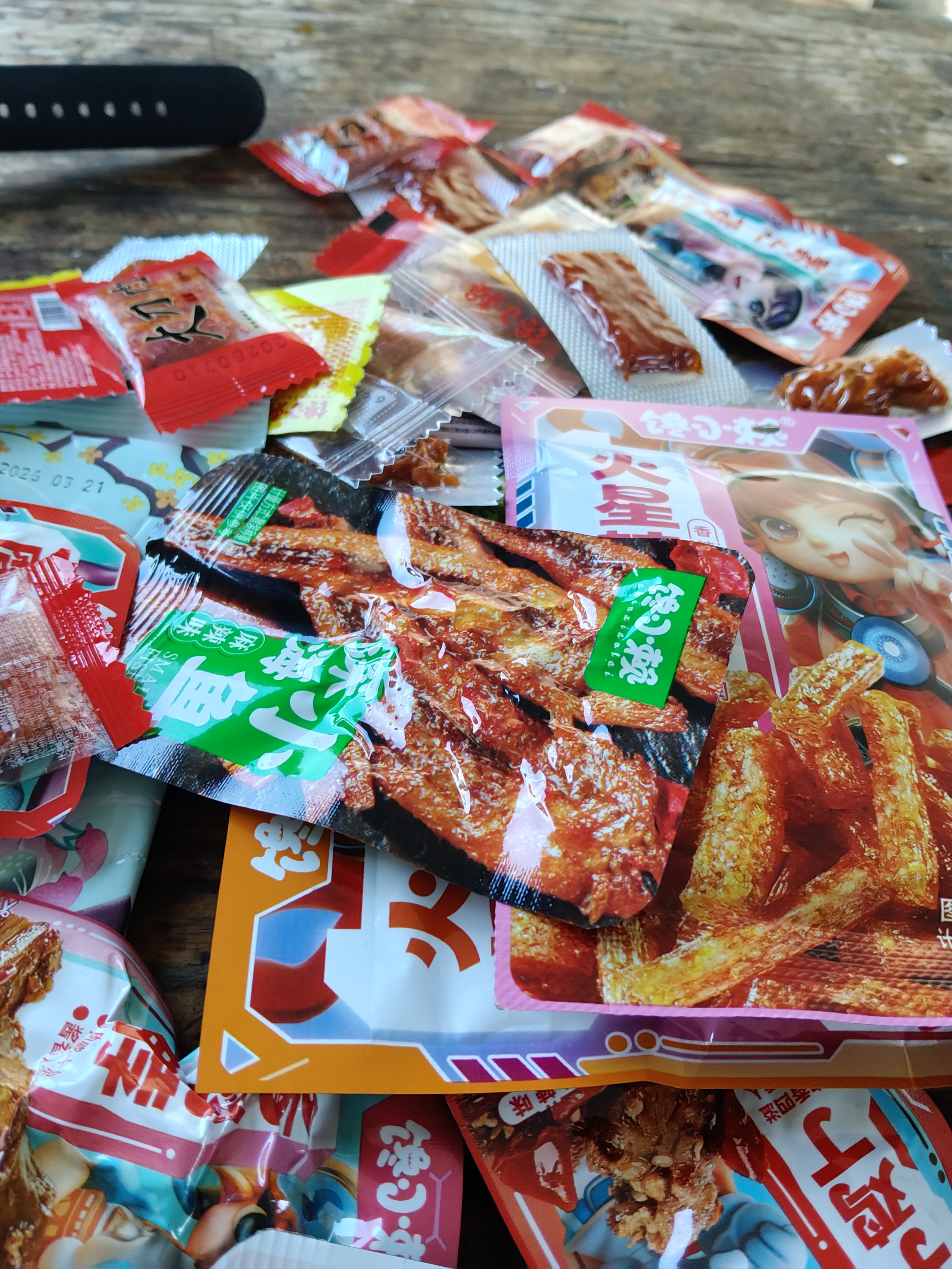 【零食大礼包】休闲零食辣条麻花肉脯素牛排组合装送人追剧 20款共45包【精装】 实拍图
