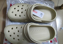 名创优品（MINISO）洞洞鞋女夏季外穿沙滩凉鞋防滑厚底踩屎感脚包头凉拖鞋骨色38-39 实拍图