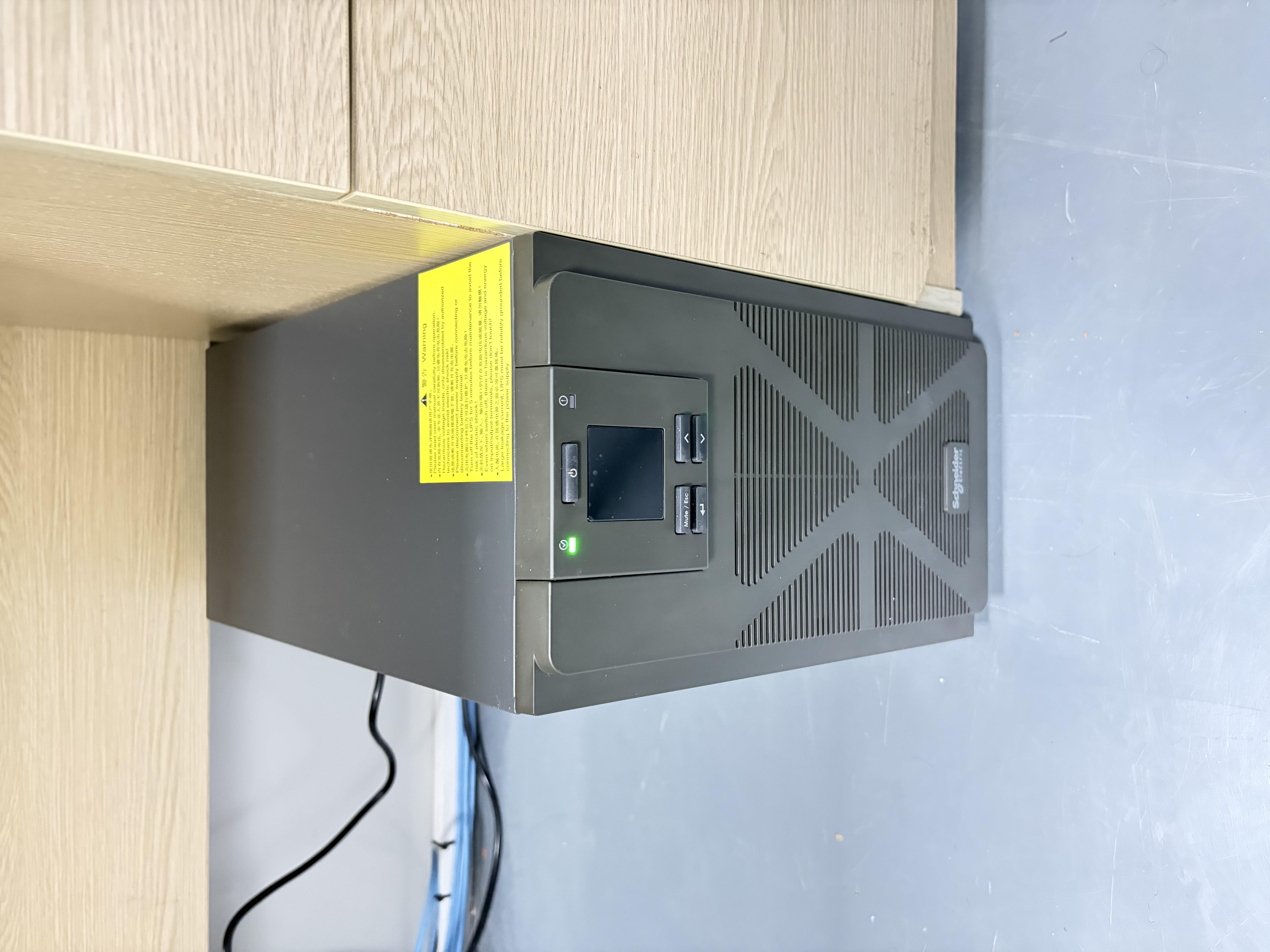APC施耐德ups不间断电源SPM3K在线式企业机房电脑服务器网络设备稳压应急备用电源3KVA/2.4KW 实拍图