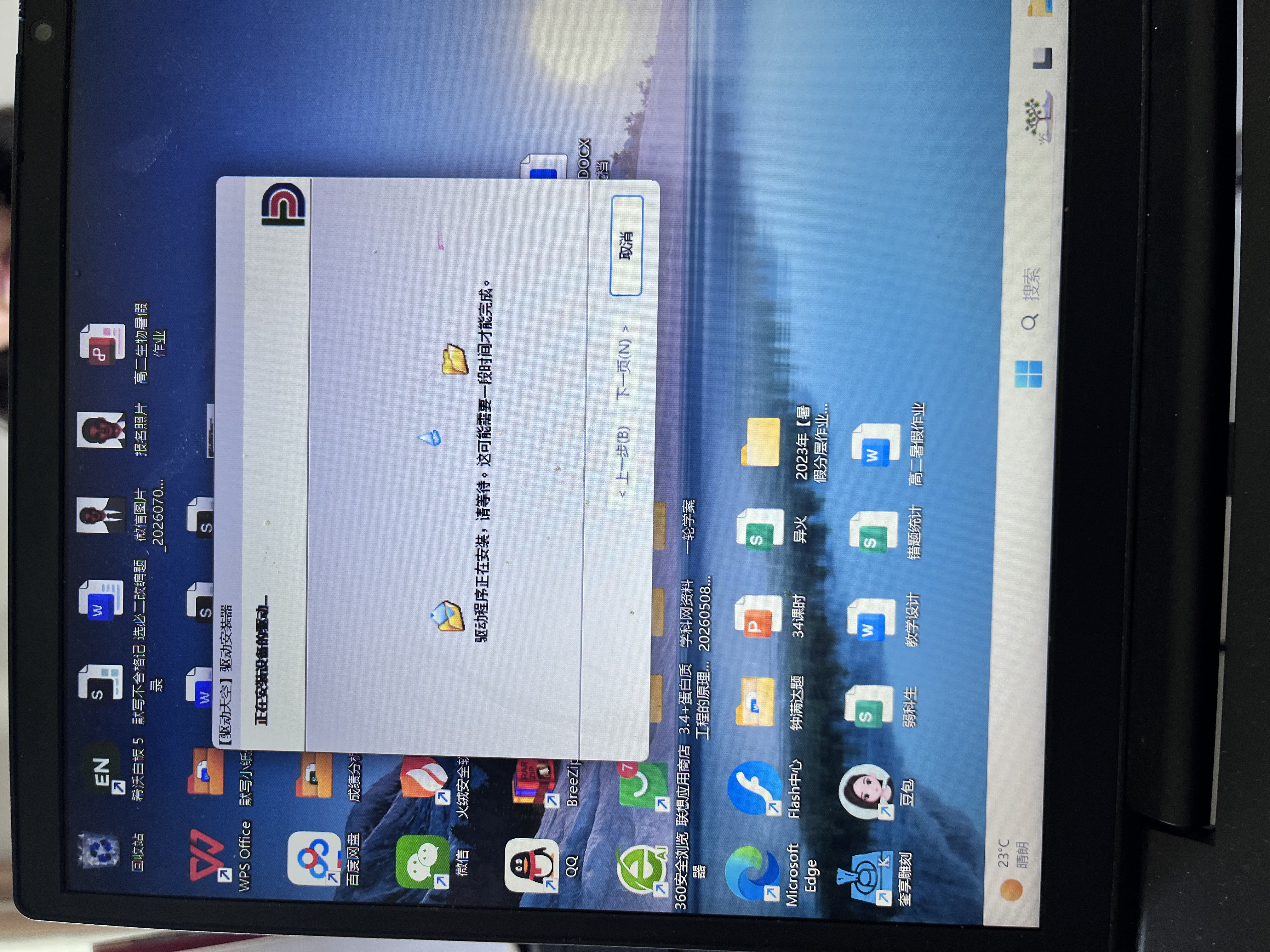 罗技（Logitech）M196 无线蓝牙鼠标 办公鼠标 笔记本商务办公家用 小巧便携 对称手型 玫瑰粉 实拍图