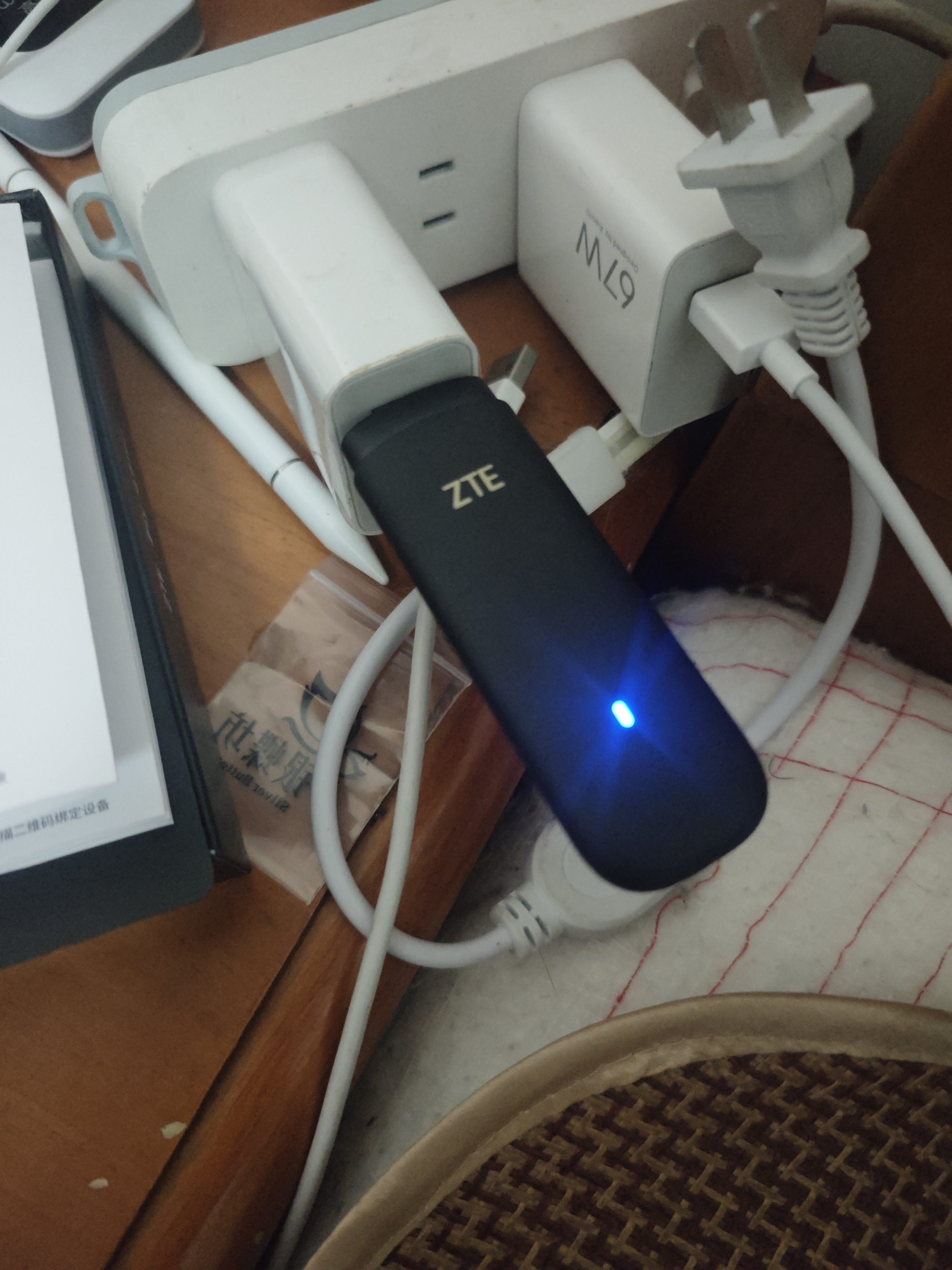 中兴F32 随身wifi6【送100G】支持5G 4G设备可移动无线免插卡不限速便携式网卡托全网通用流量2026款 黑色【 WiFi6 双网切换 】旗舰版 实拍图