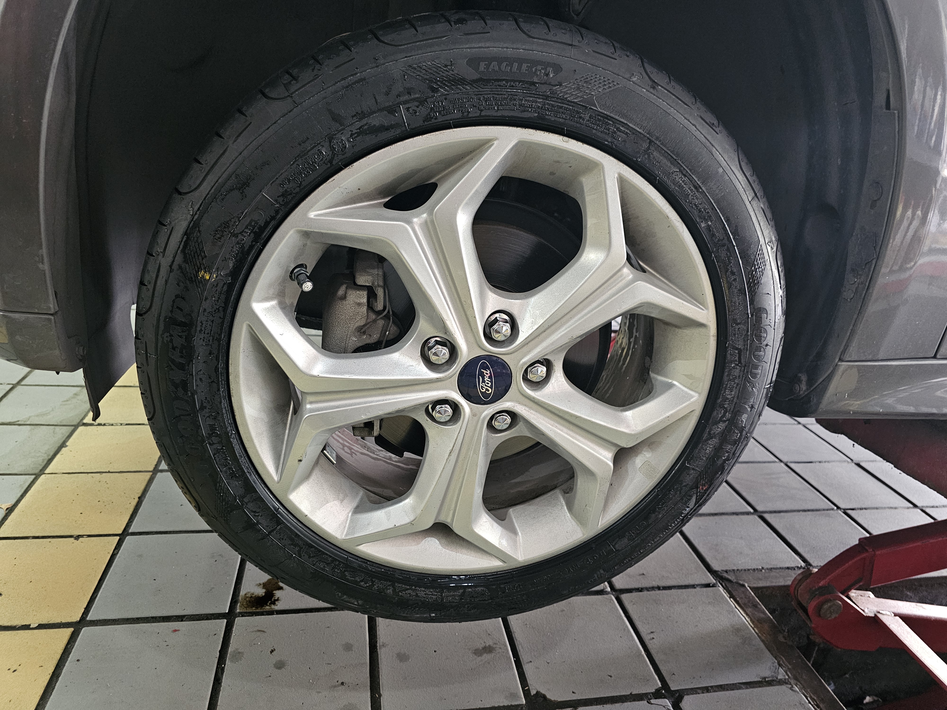 固特异（Goodyear）汽车轮胎215/50R17 91W 鹰驰F1酷跑 适配标致408雪铁龙 御乘升级 实拍图