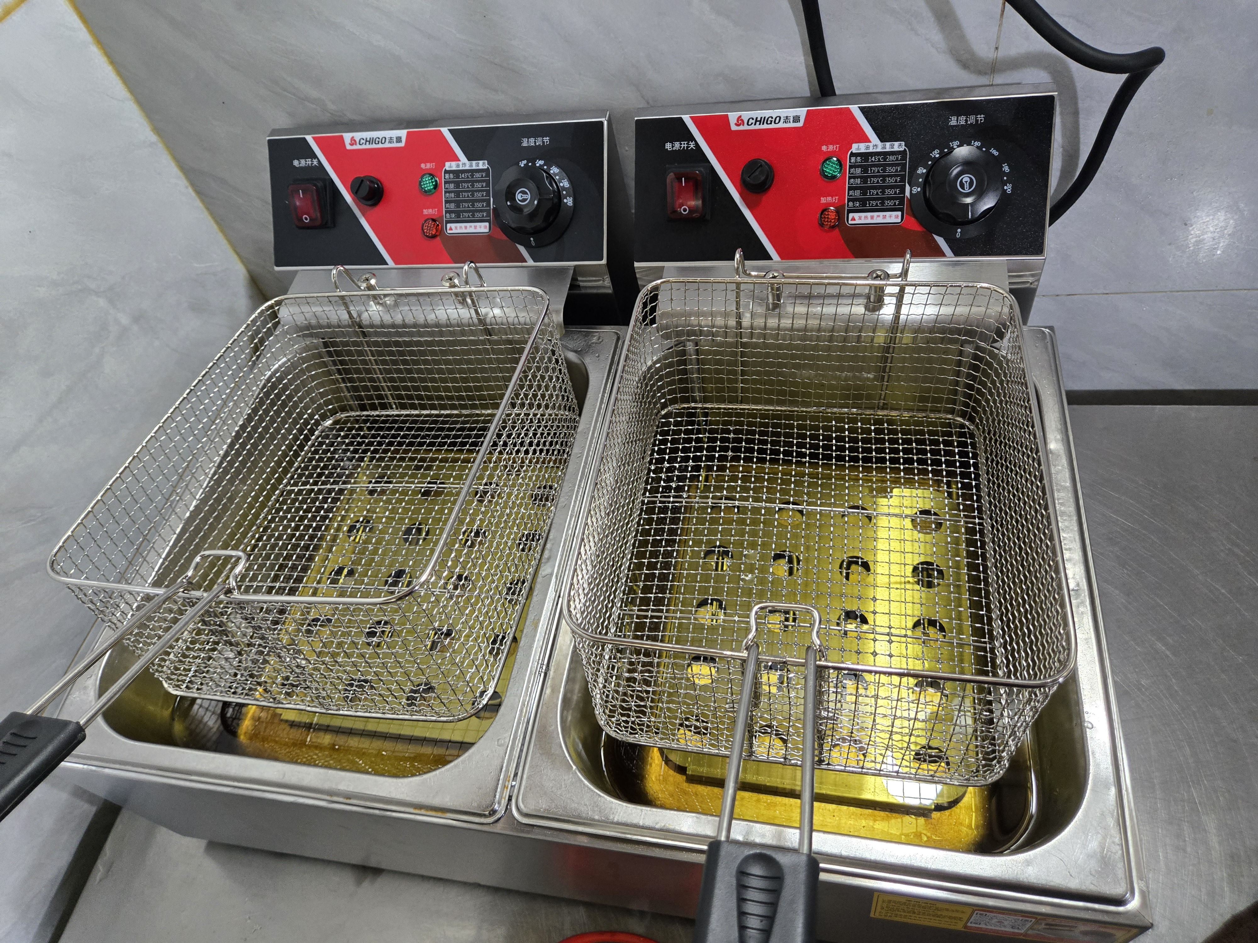 志高（CHIGO）电炸炉商用油炸锅油炸机油条机电炸锅油炸炉炸串机油条薯条机小吃设备 ZG-BK-ZL-82A 实拍图