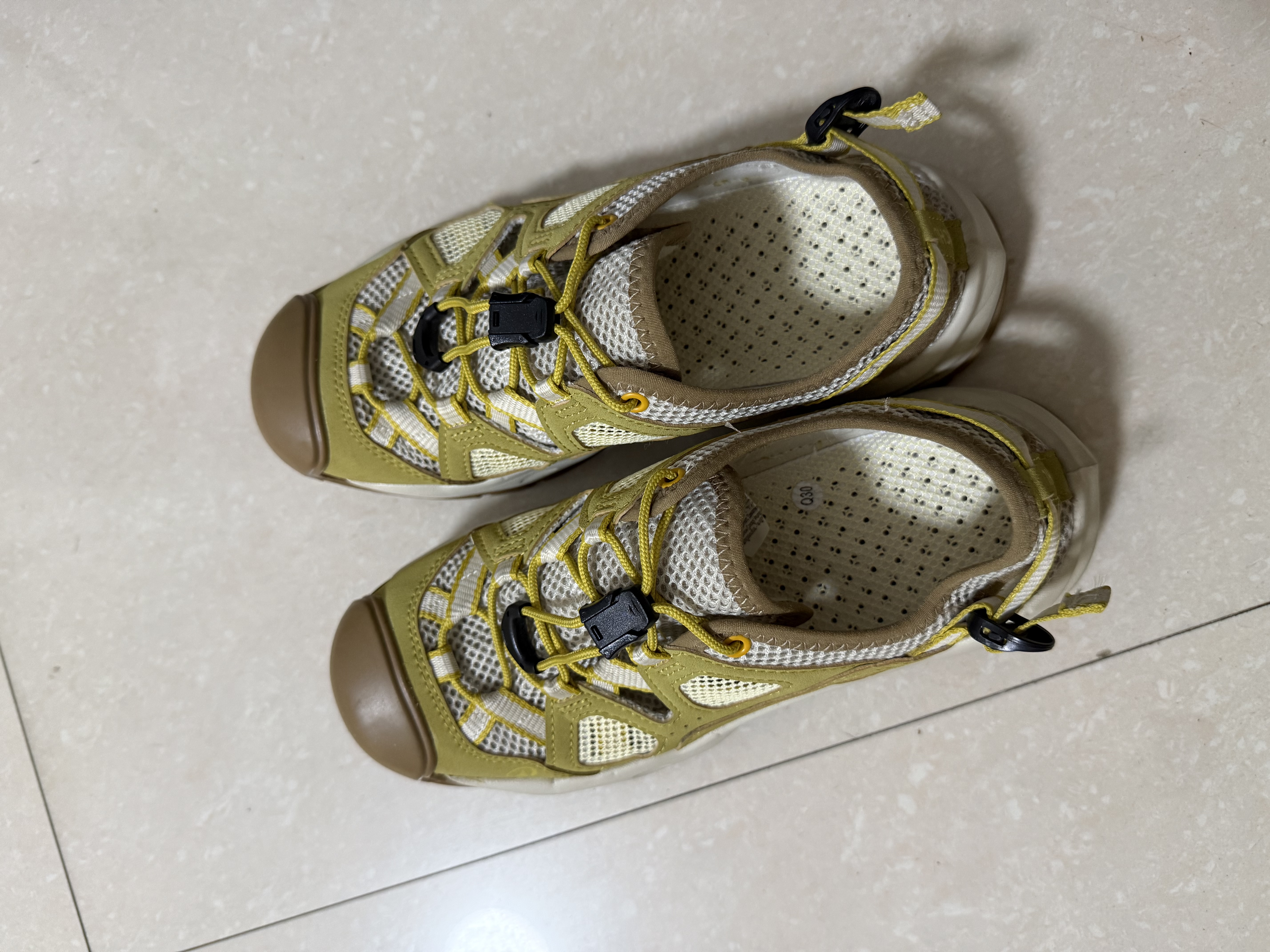 迪卡侬（DECATHLON）溯溪鞋女户外登山涉水鞋沙滩郊野徒步防滑凉鞋夏日NH900洞洞鞋 金绿色 36 实拍图