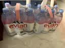 依云（evian）高端天然矿泉水 1L*12硬瓶 法国原装进口饮用水 会议商务用水 实拍图