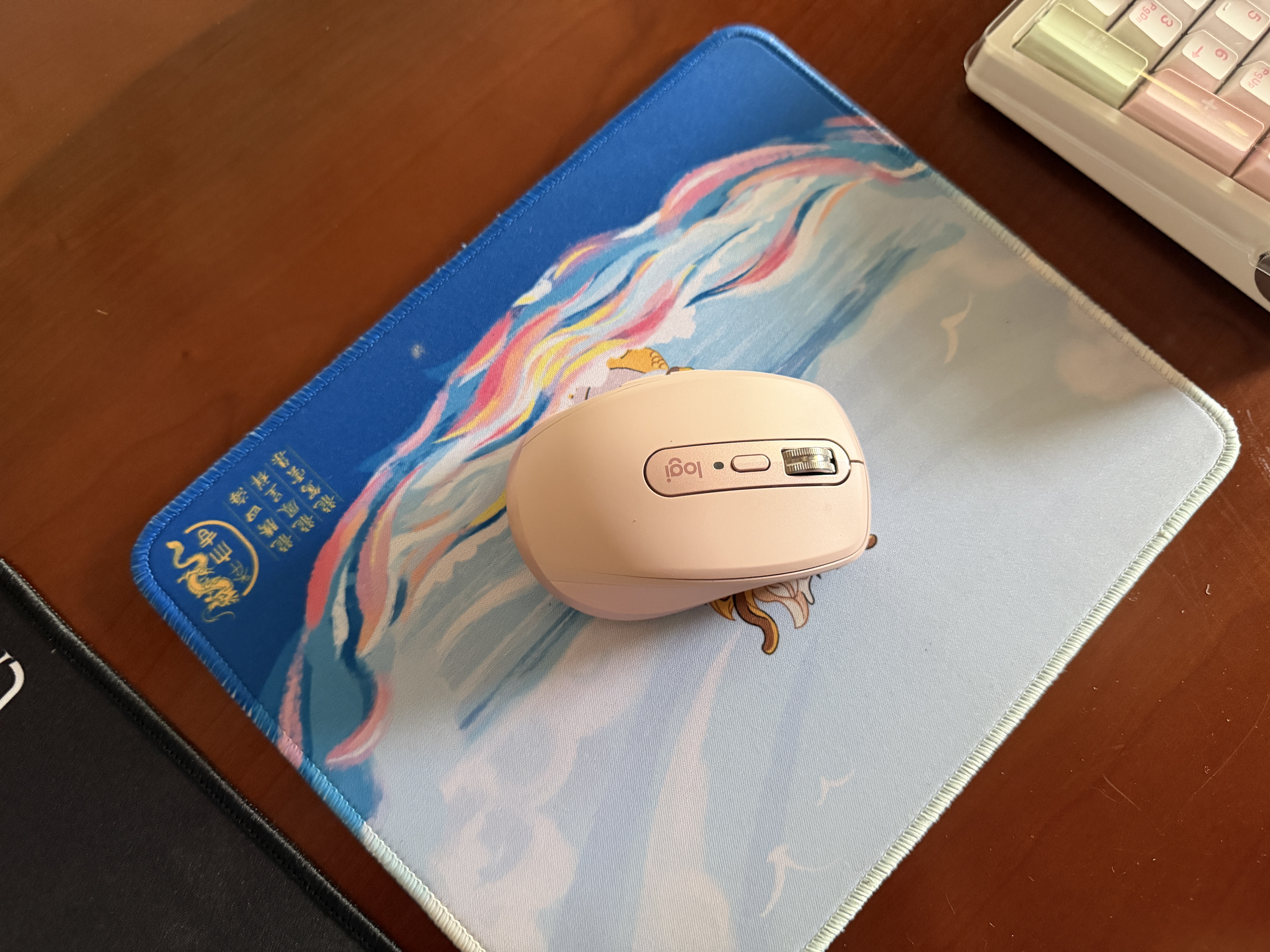 罗技（Logitech）MX Anywhere 3S无线鼠标 无线蓝牙鼠标充电办公静音家用鼠标双模苹果MAC ipad双滚轮模式 跨屏传输 Anywhere3s茱萸粉+Bolt接收器 实拍图