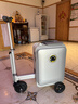 爱尔威（Airwheel）电动行李箱可骑行智能拉杆箱可坐可代步20英寸登机箱 青春版—银 实拍图