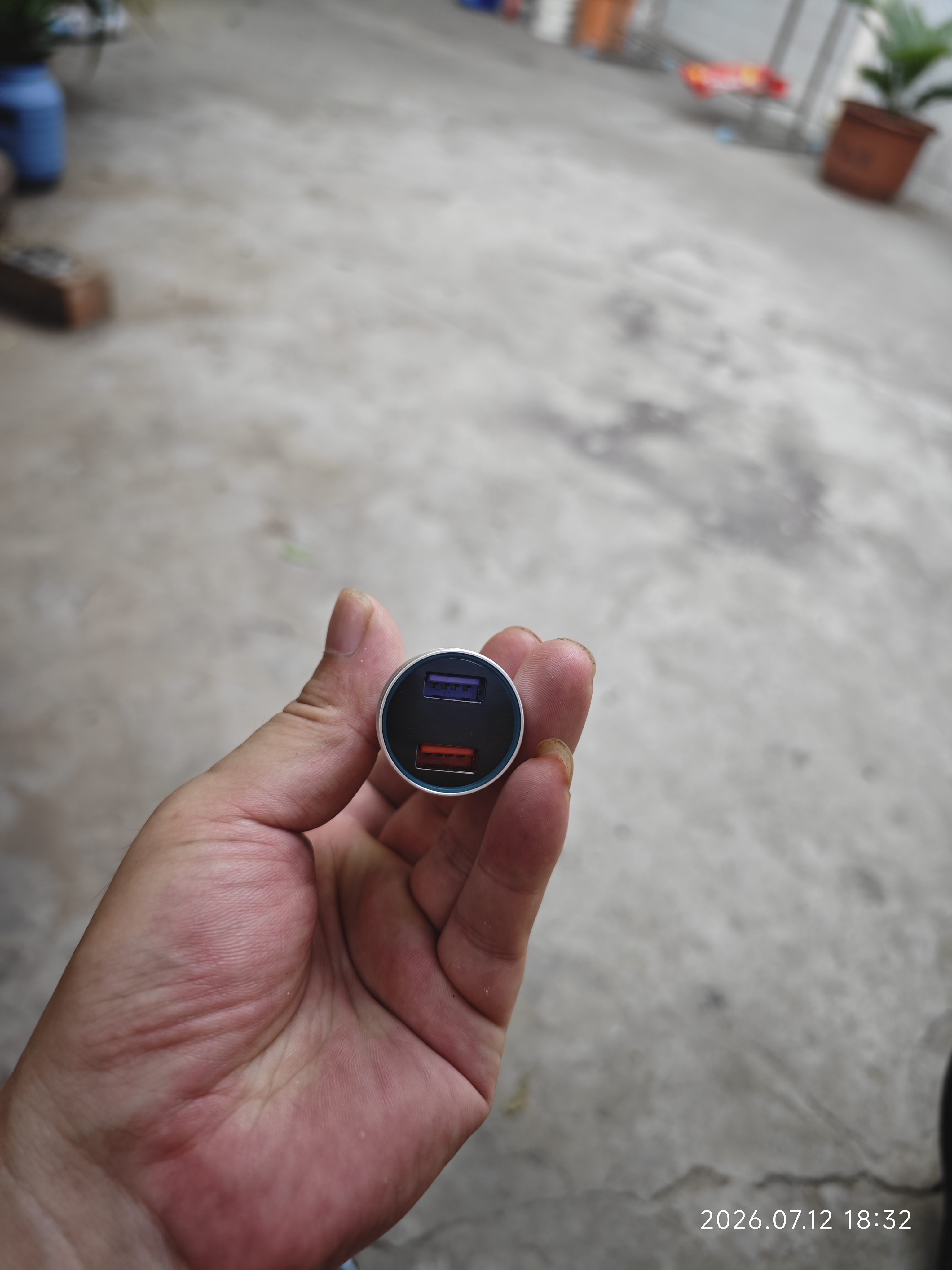 纽曼（Newmine）车载充电器点烟器一拖二双USB金属车充电压显示检测快充SX001-008 实拍图