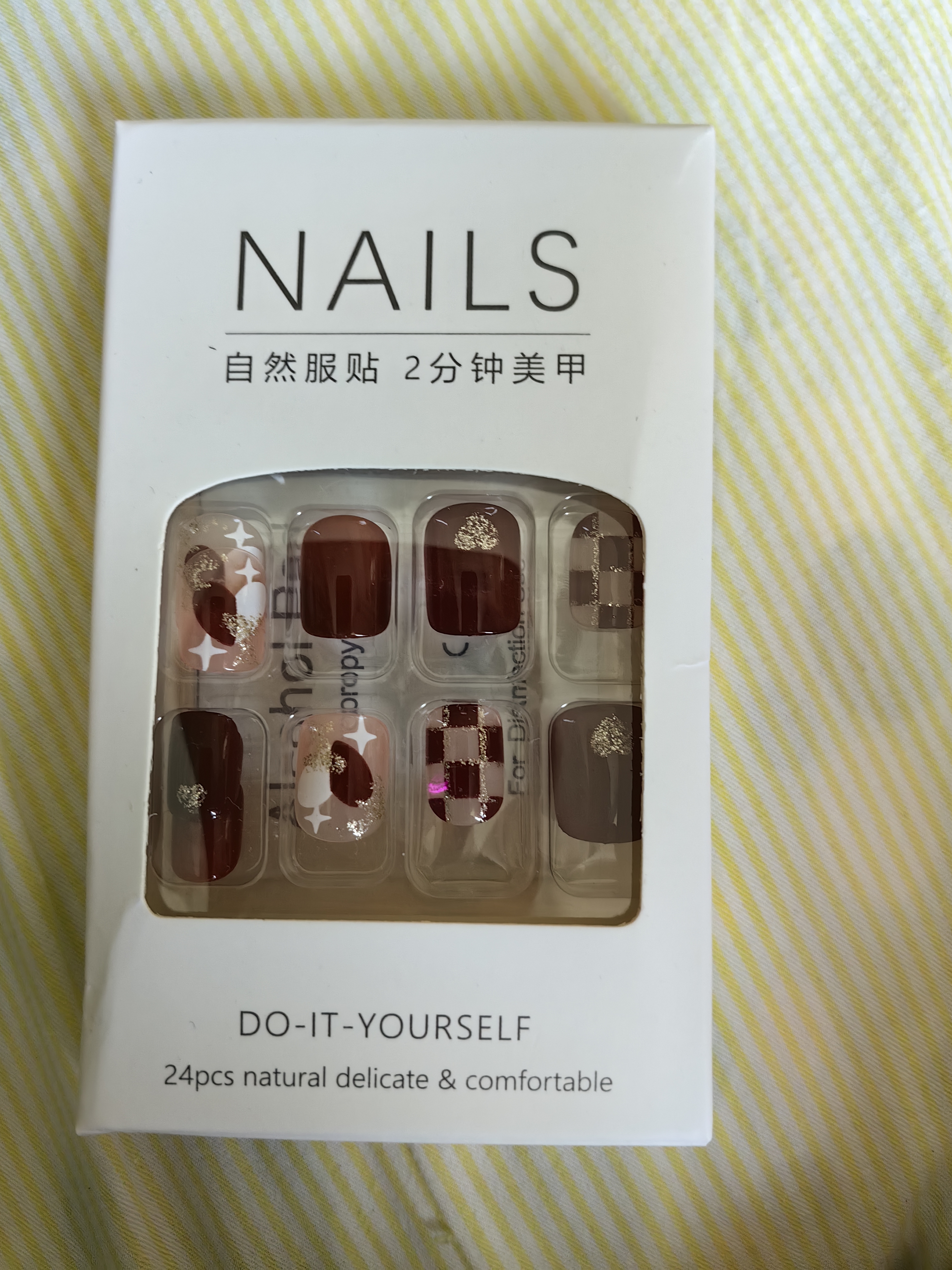 珂莱藻堂手工穿戴美甲贴片假指甲ins风情人节礼物指甲贴可拆卸全套收纳盒 中国红24片含胶水 盒 实拍图