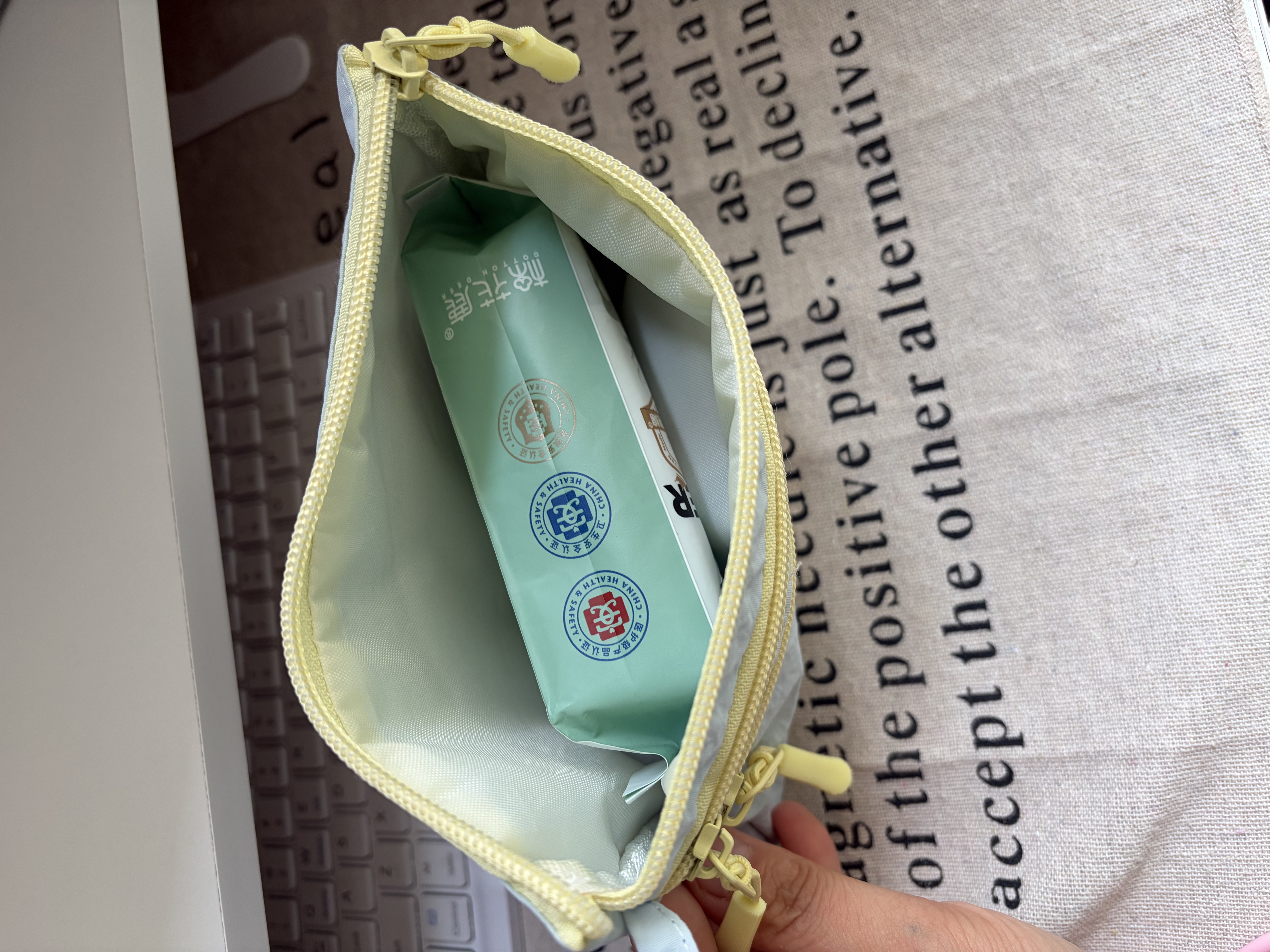 范爷家证件收纳包可手提护照夹身份证登机牌保护套出国文件袋便携随身包 实拍图