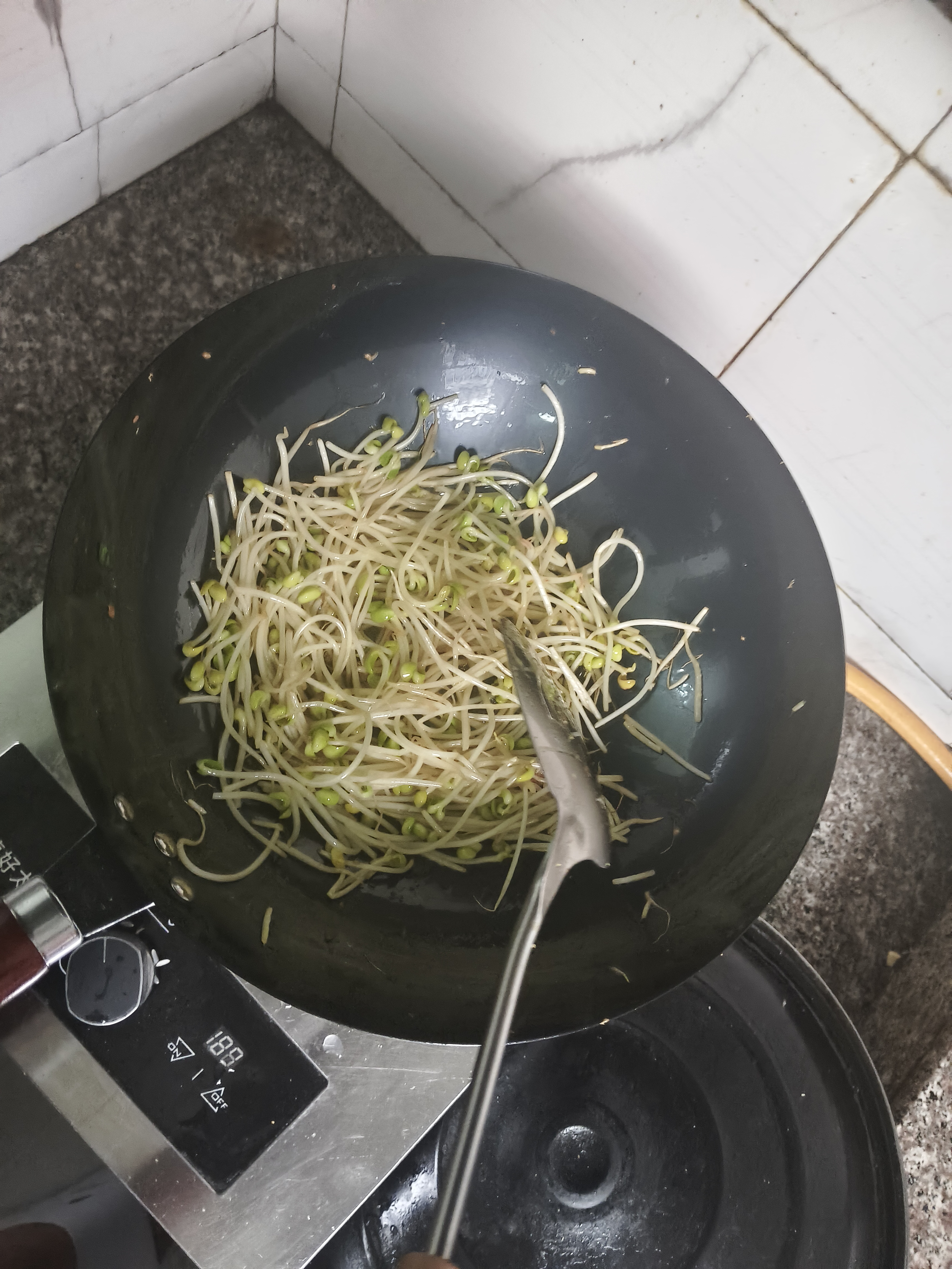九阳（Joyoung）炒锅铁锅健康无涂层精铁家用炒菜锅不易生锈炉灶通用32cm带盖C121 实拍图
