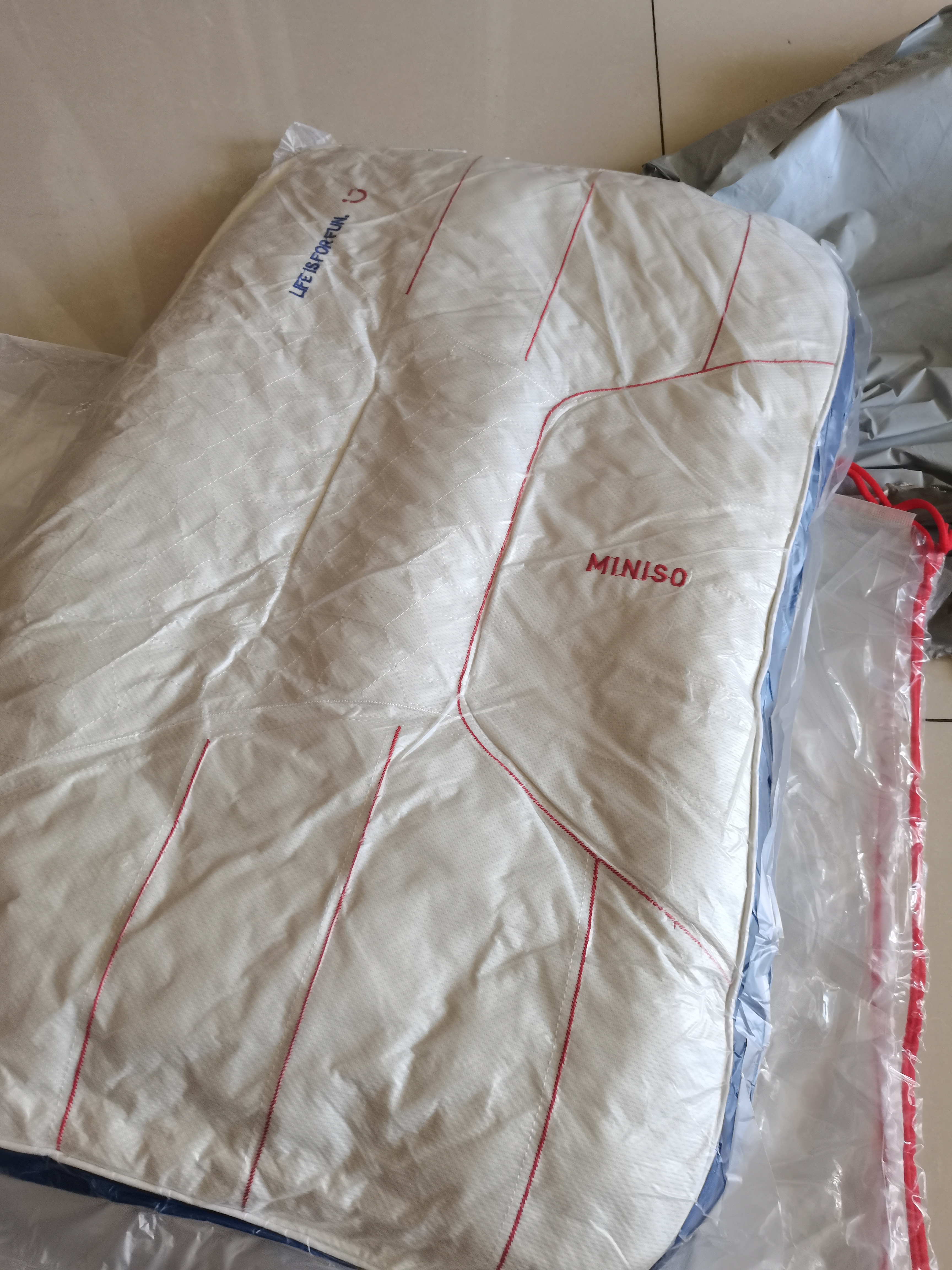 名创优品（MINISO）天然抗菌枕头护颈枕深度睡眠专用 人体工学释压颈椎枕头芯一对 实拍图