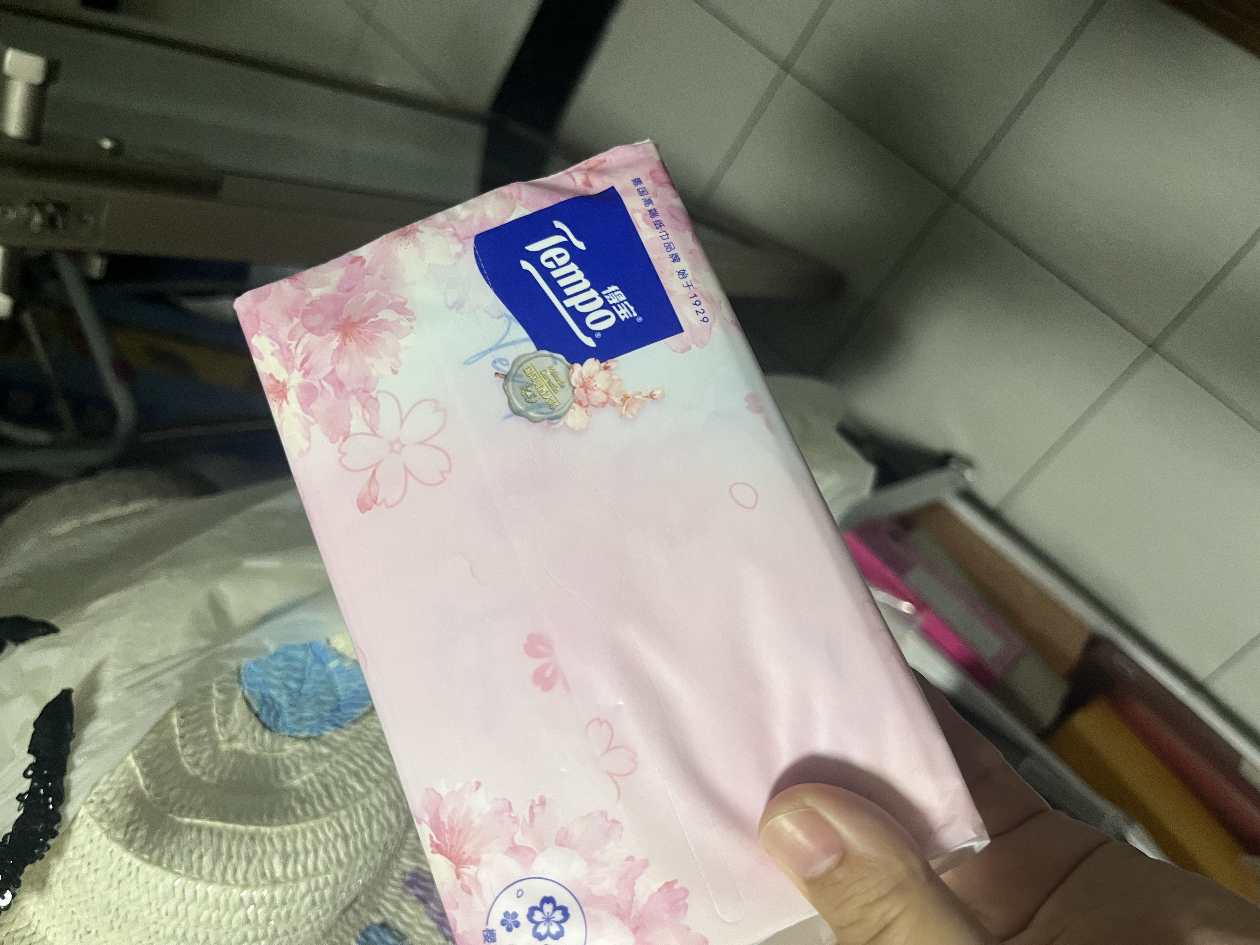 得宝（TEMPO）一博同款 有香抽纸 真M码 樱花味4层90抽*16包 湿水不易破 纸巾 实拍图