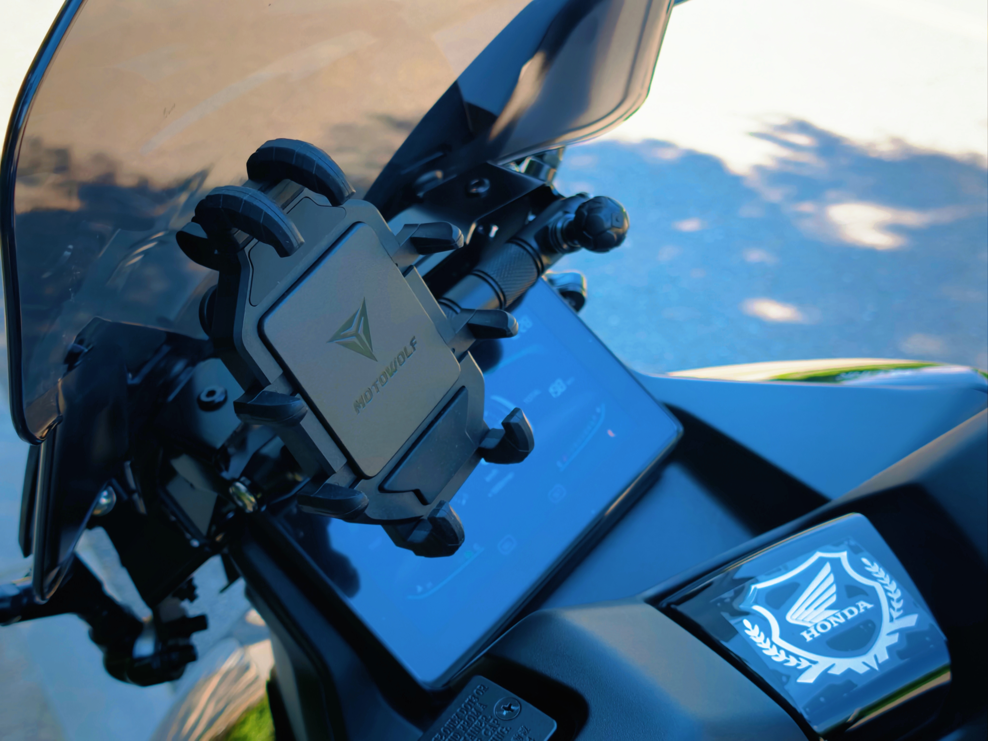 摩多狼（MOTOWOLF）摩托车减震防盗手机支架送外卖摩旅导航架电动车手机支架 实拍图